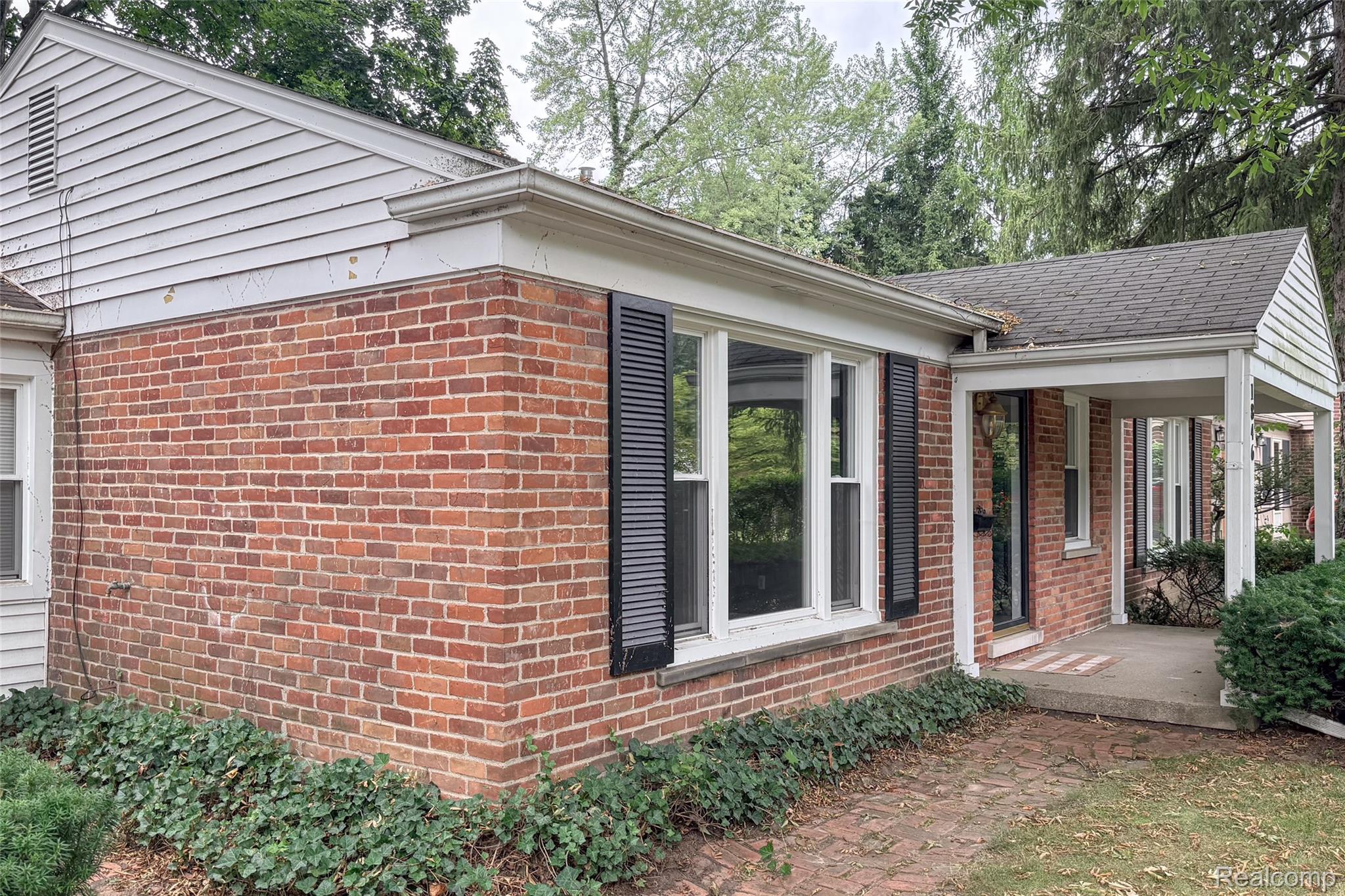 1846 Pembroke Road Property Photo 4