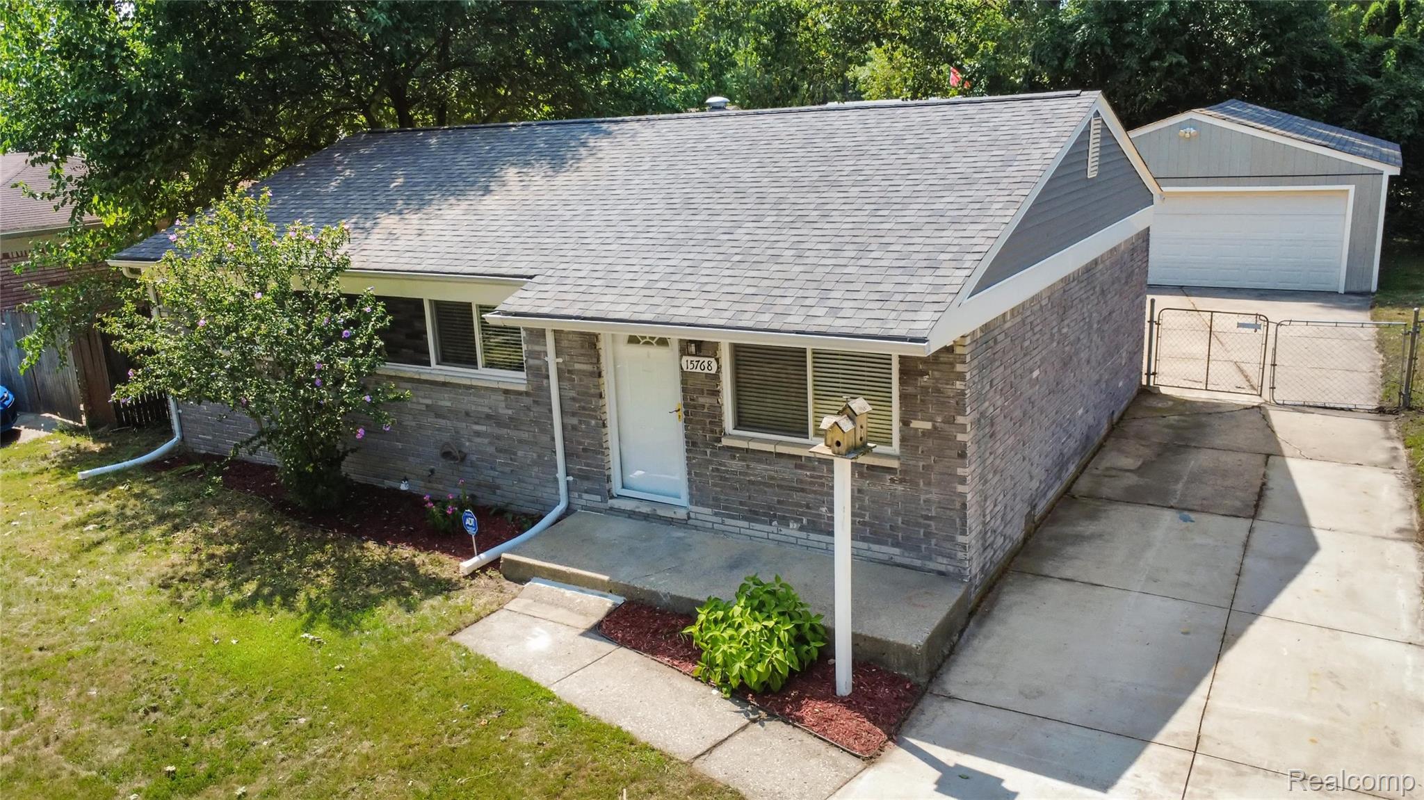 15768 Wendy Street Property Photo 5