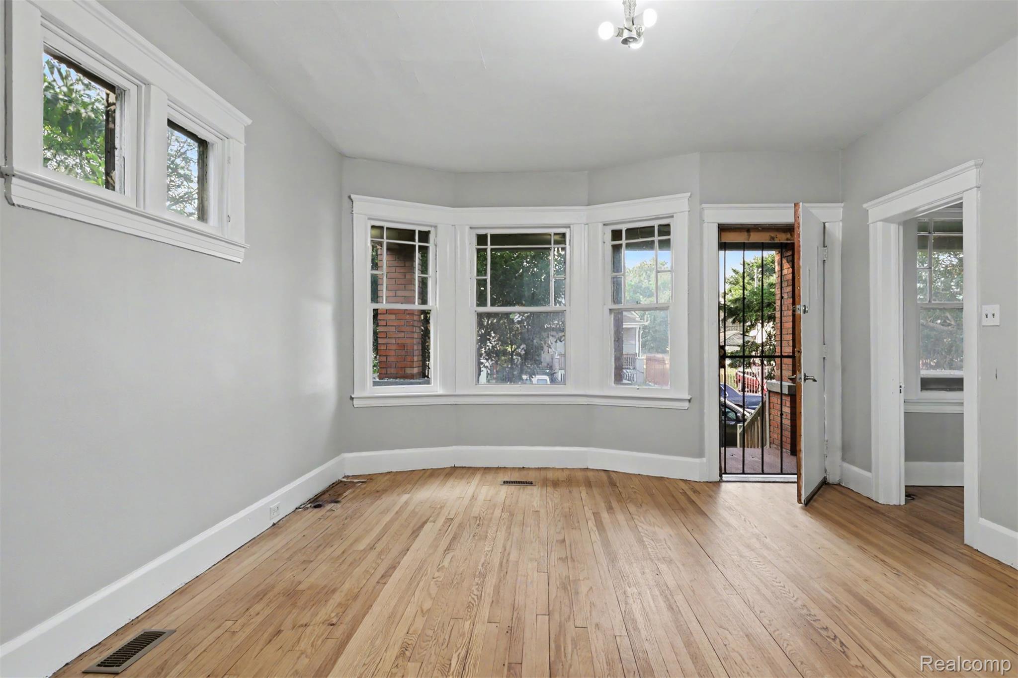 6850 Bulwer Street Property Photo 4