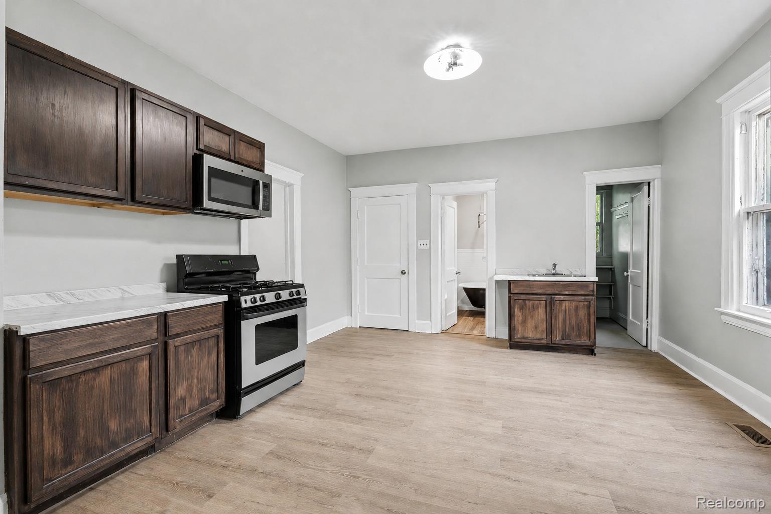 6850 Bulwer Street Property Photo 10