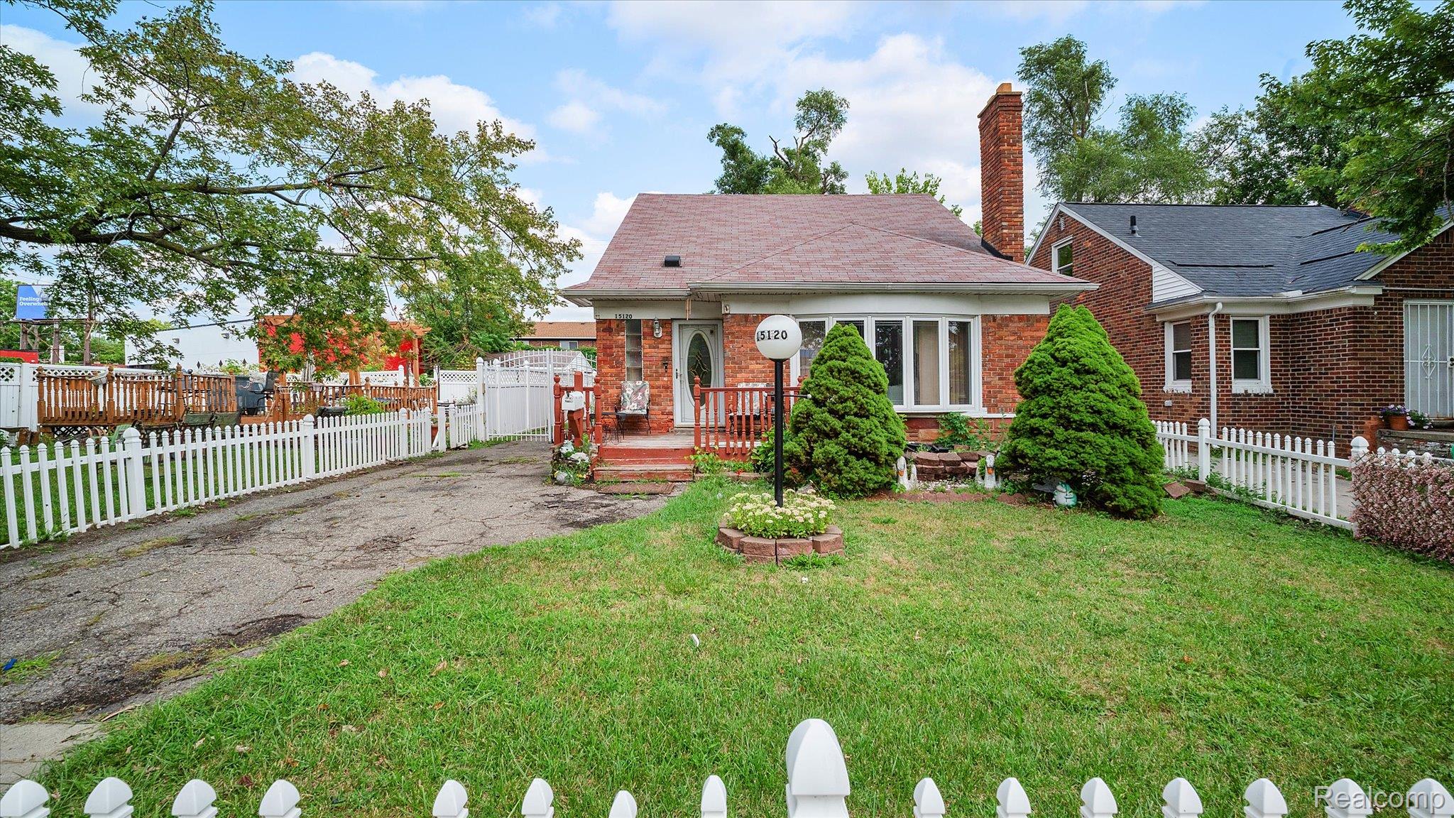 15120 Whitcomb Street Property Photo 1