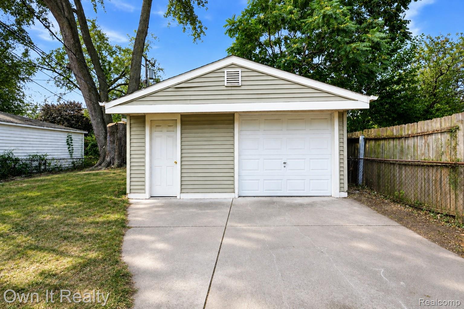 8082 Robert Street Property Photo 2