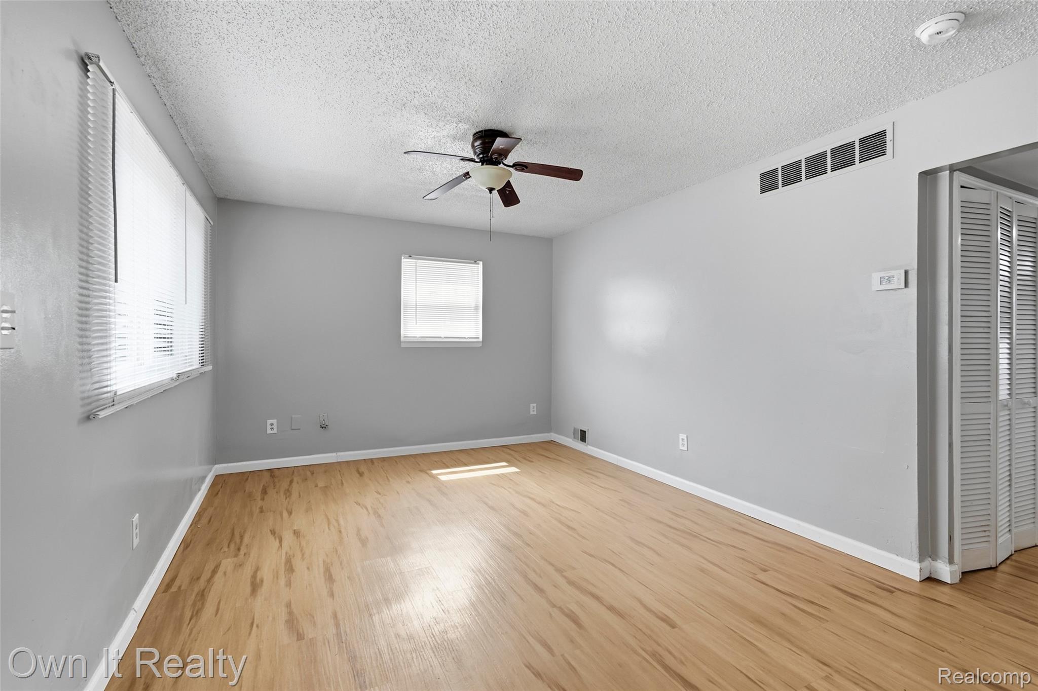 8082 Robert Street Property Photo 4