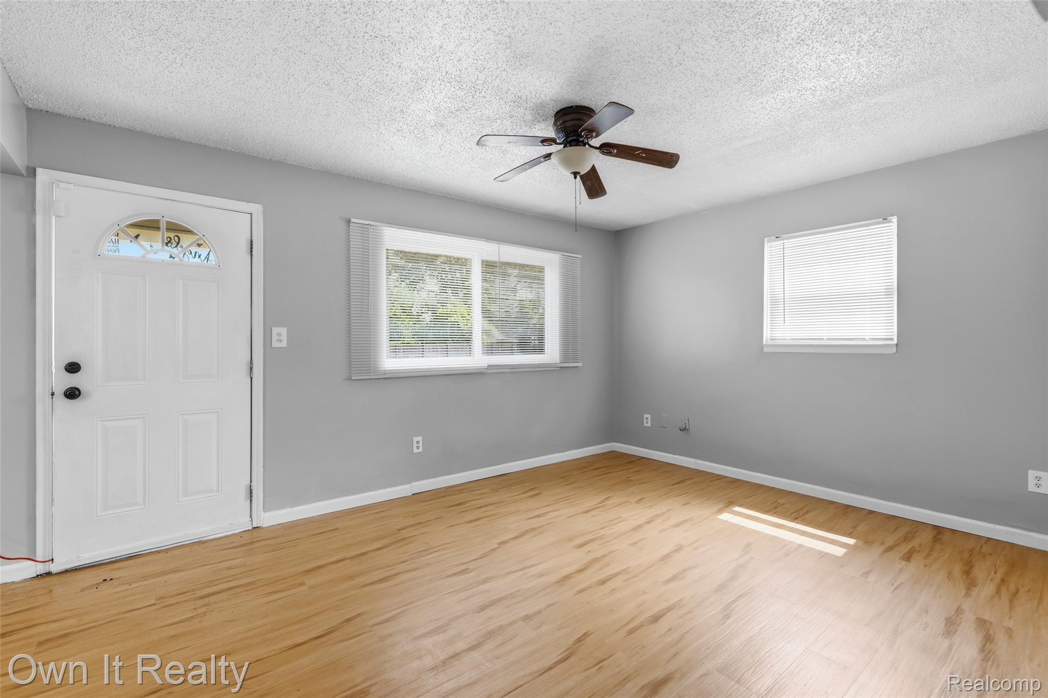 8082 Robert Street Property Photo 5