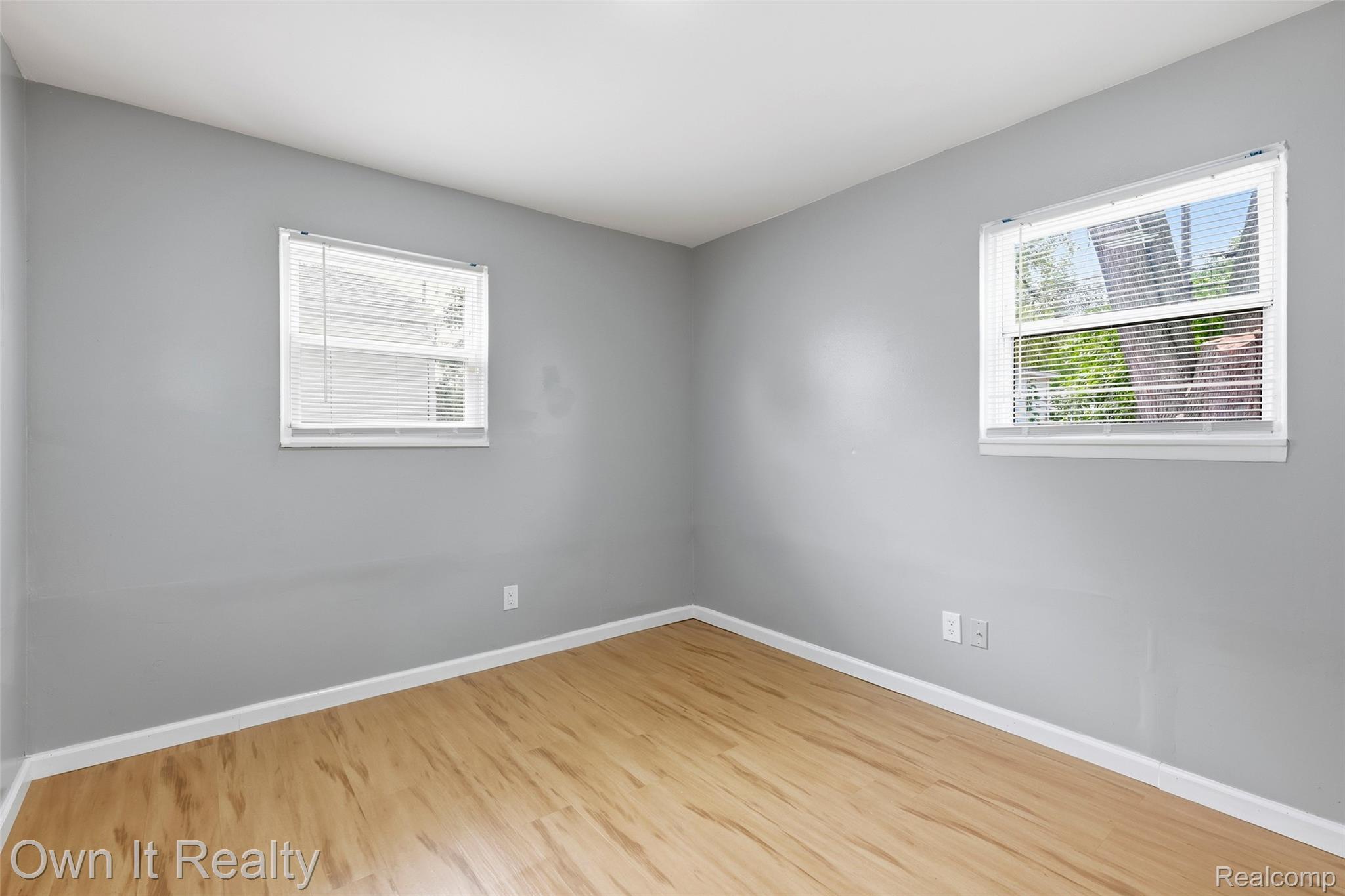 8082 Robert Street Property Photo 10