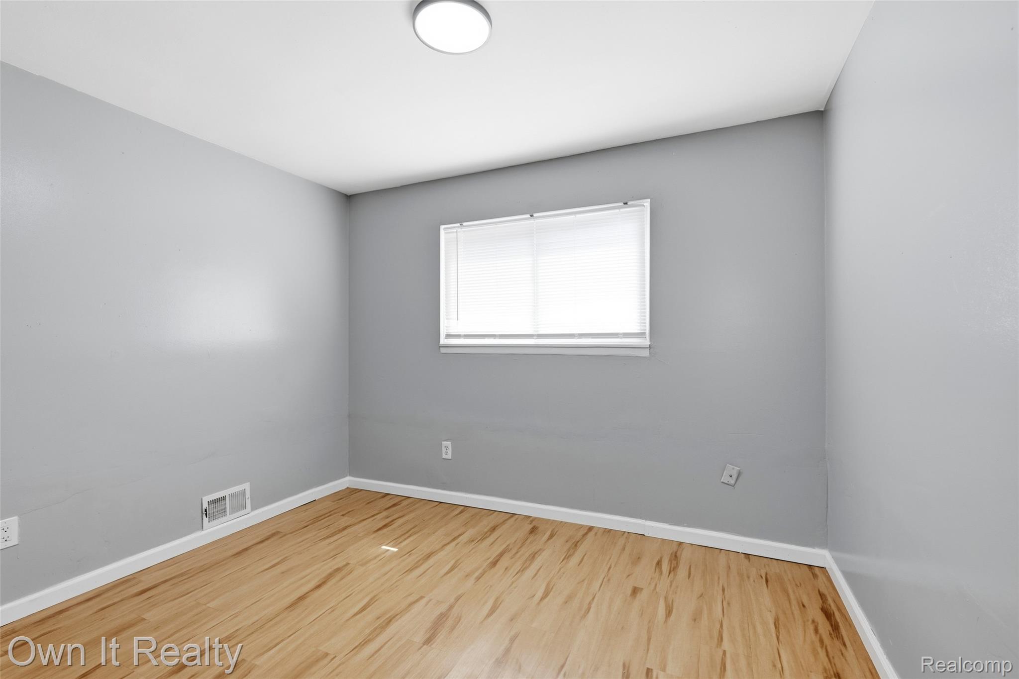 8082 Robert Street Property Photo 14