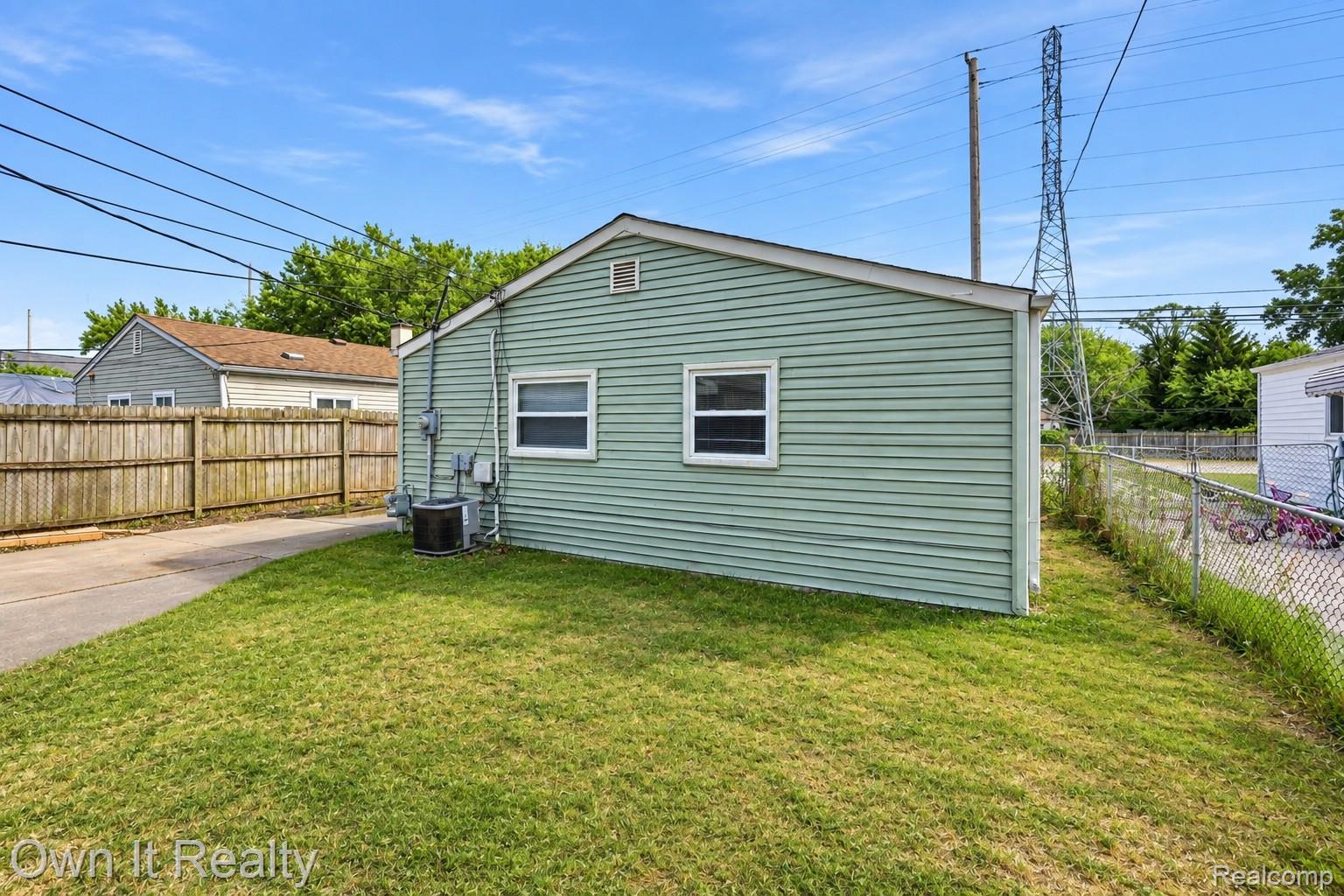 8082 Robert Street Property Photo 20