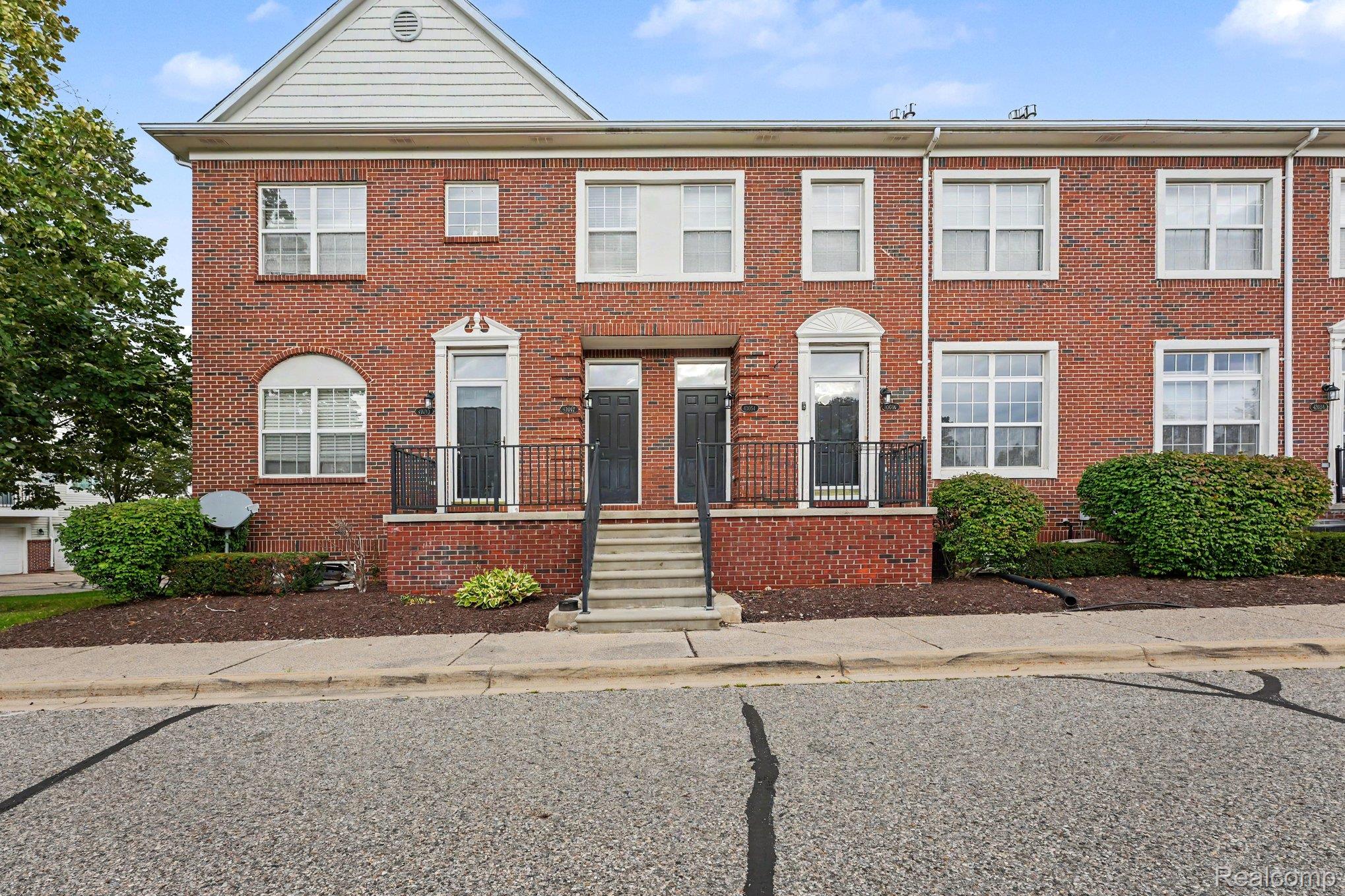 43054 STRAND Drive Property Photo 1