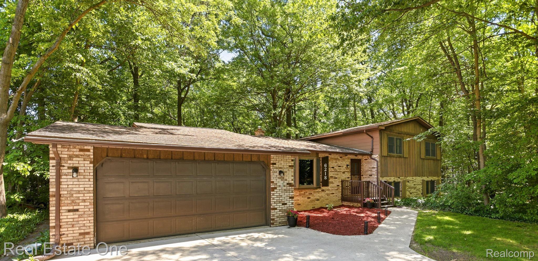 6218 Sturgeon Creek Parkway Property Photo 1