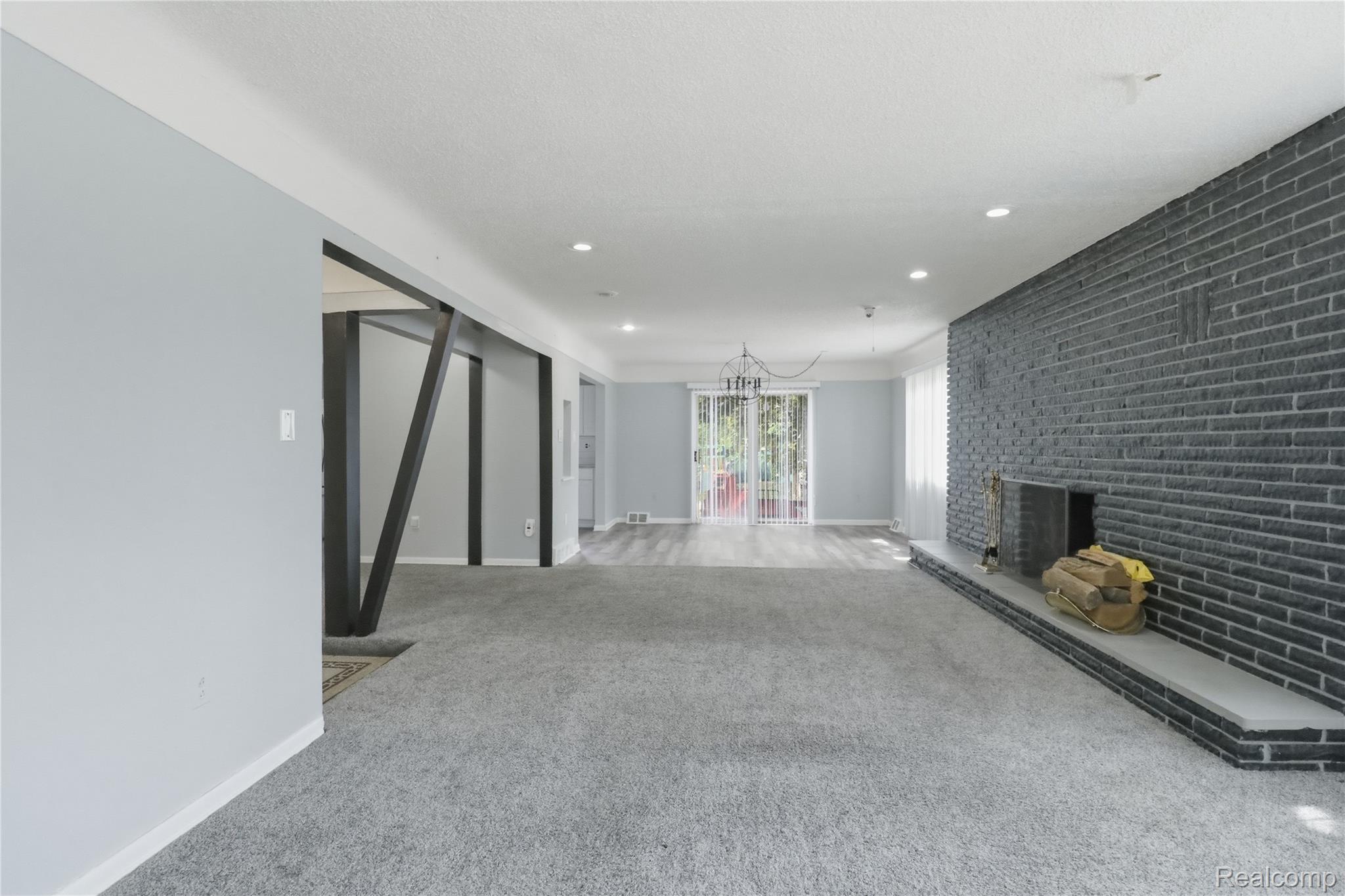 2555 W Boston Boulevard Property Photo 11