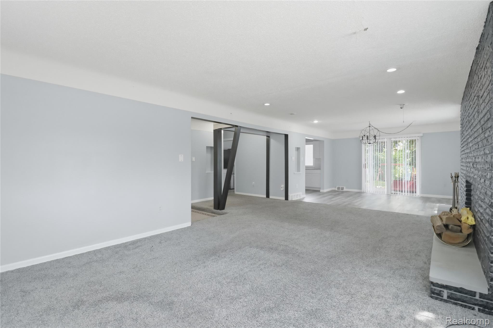 2555 W Boston Boulevard Property Photo 12