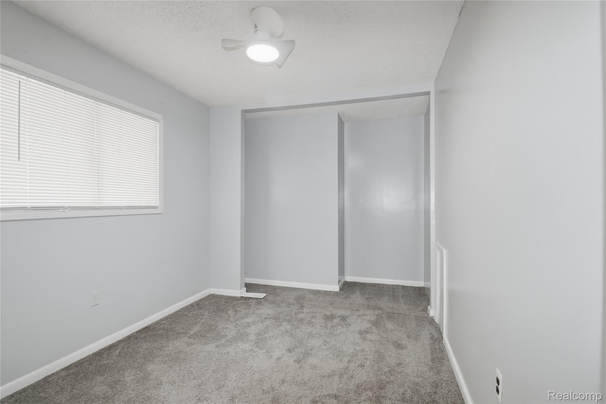 2555 W Boston Boulevard Property Photo 22