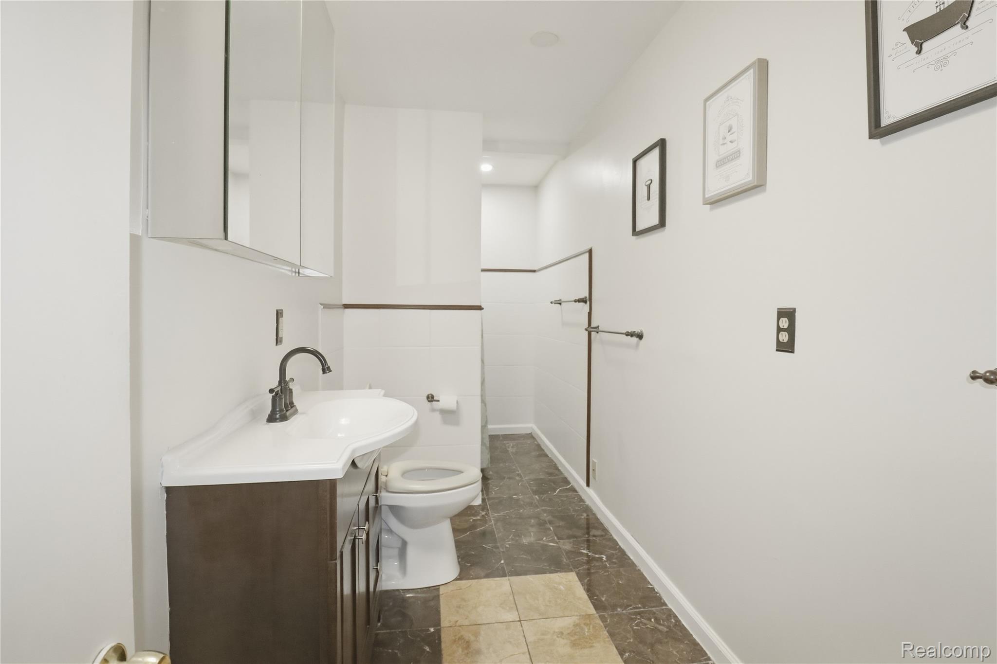 2555 W Boston Boulevard Property Photo 24