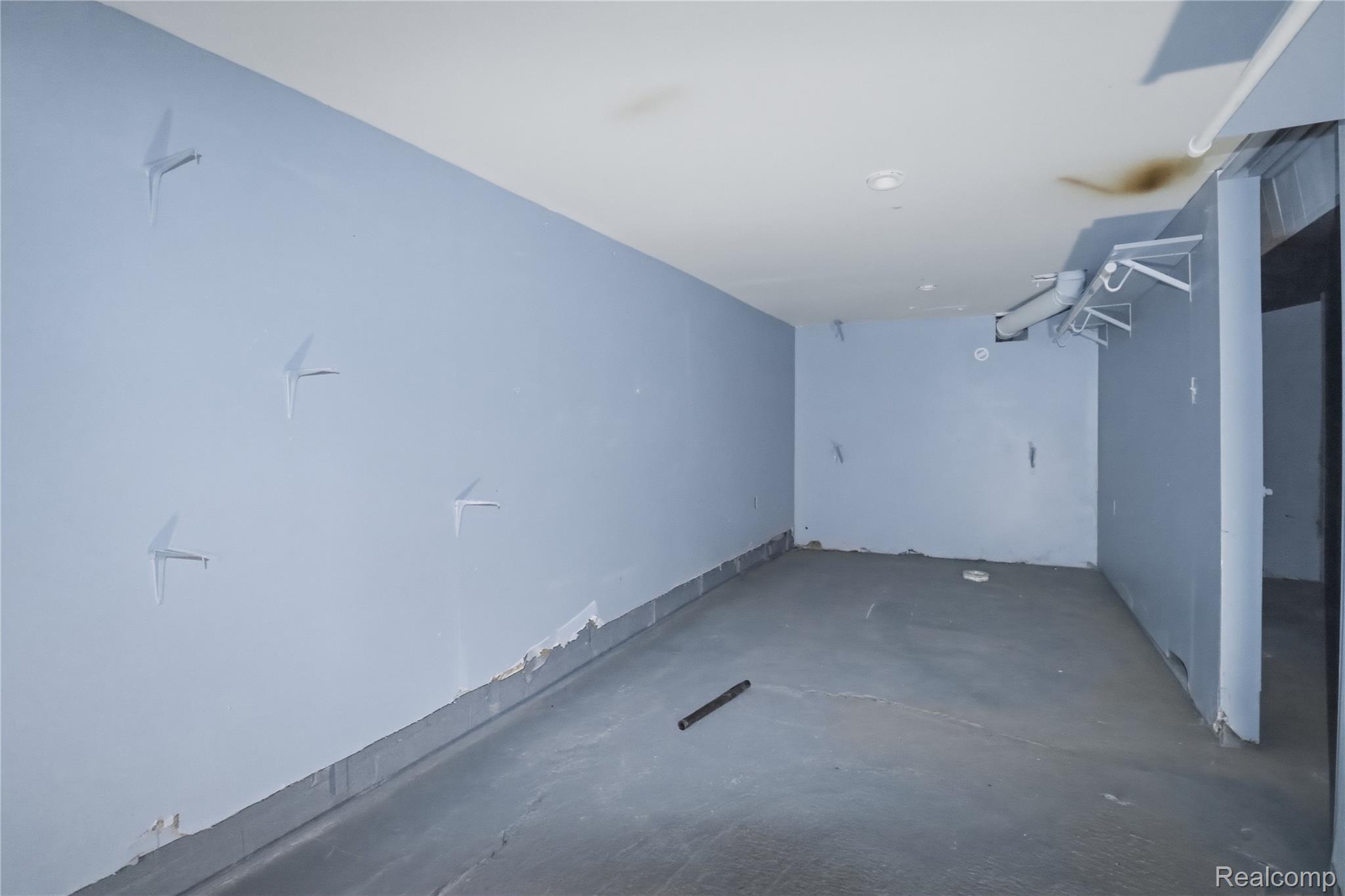 2555 W Boston Boulevard Property Photo 28