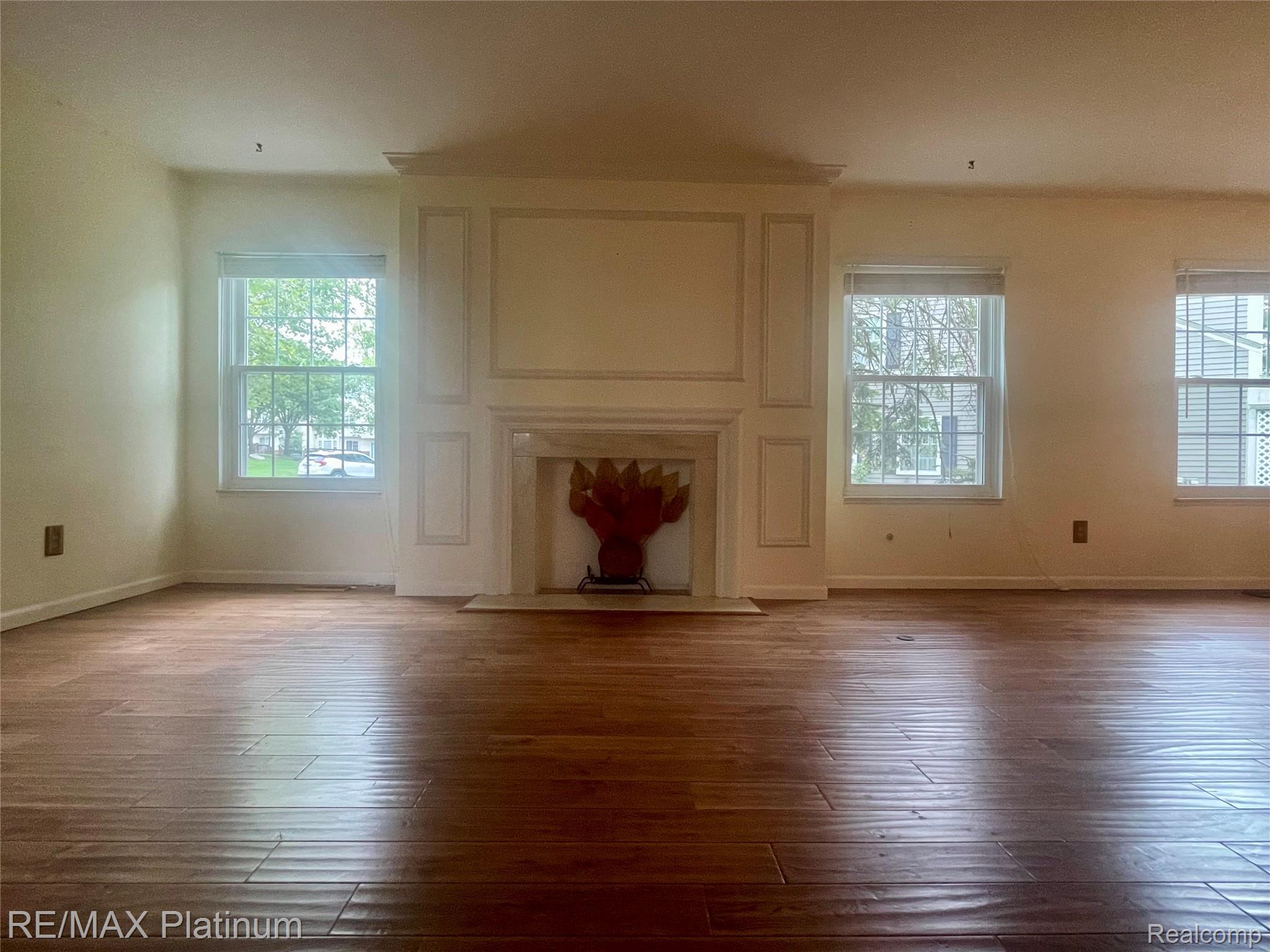 2612 E Williamsburg Circle Property Photo 3
