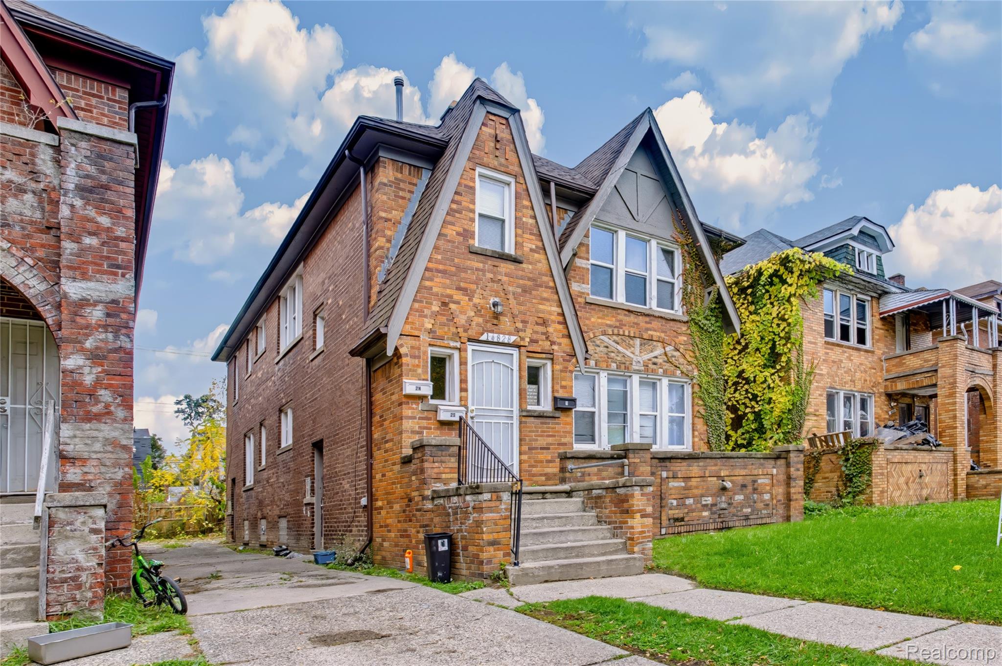 14828 Sussex Street Property Photo 2