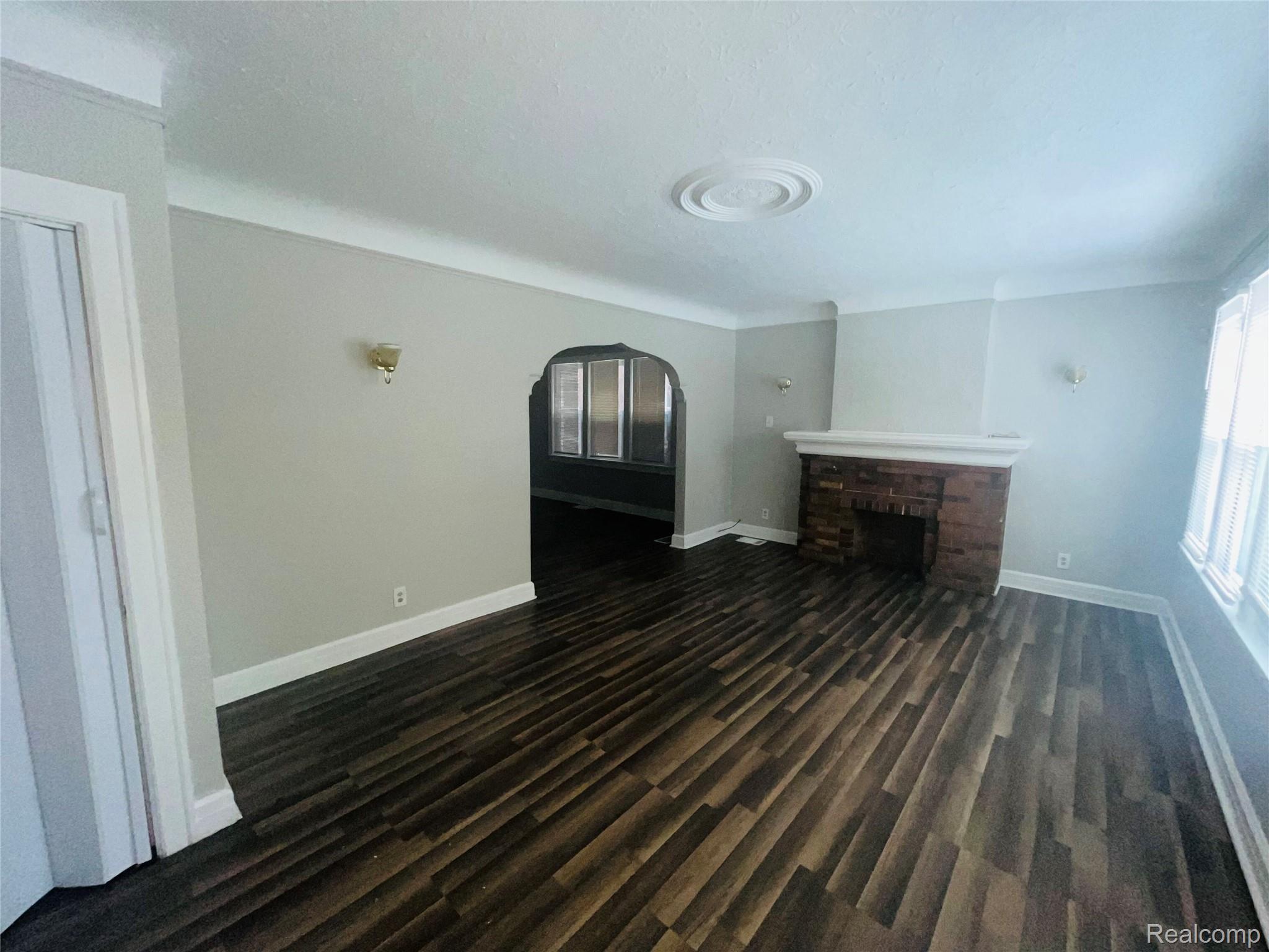 14828 Sussex Street Property Photo 4