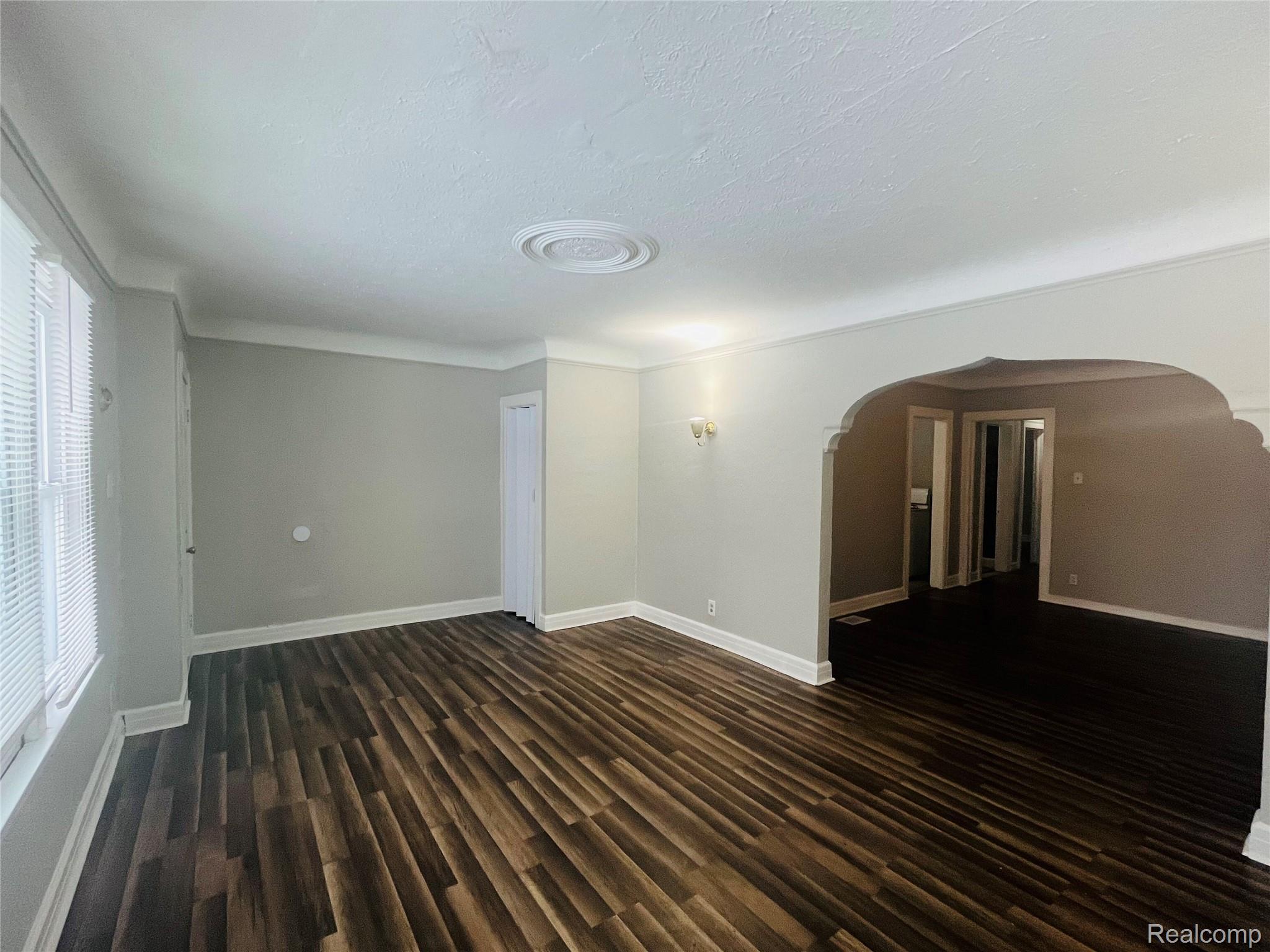 14828 Sussex Street Property Photo 5