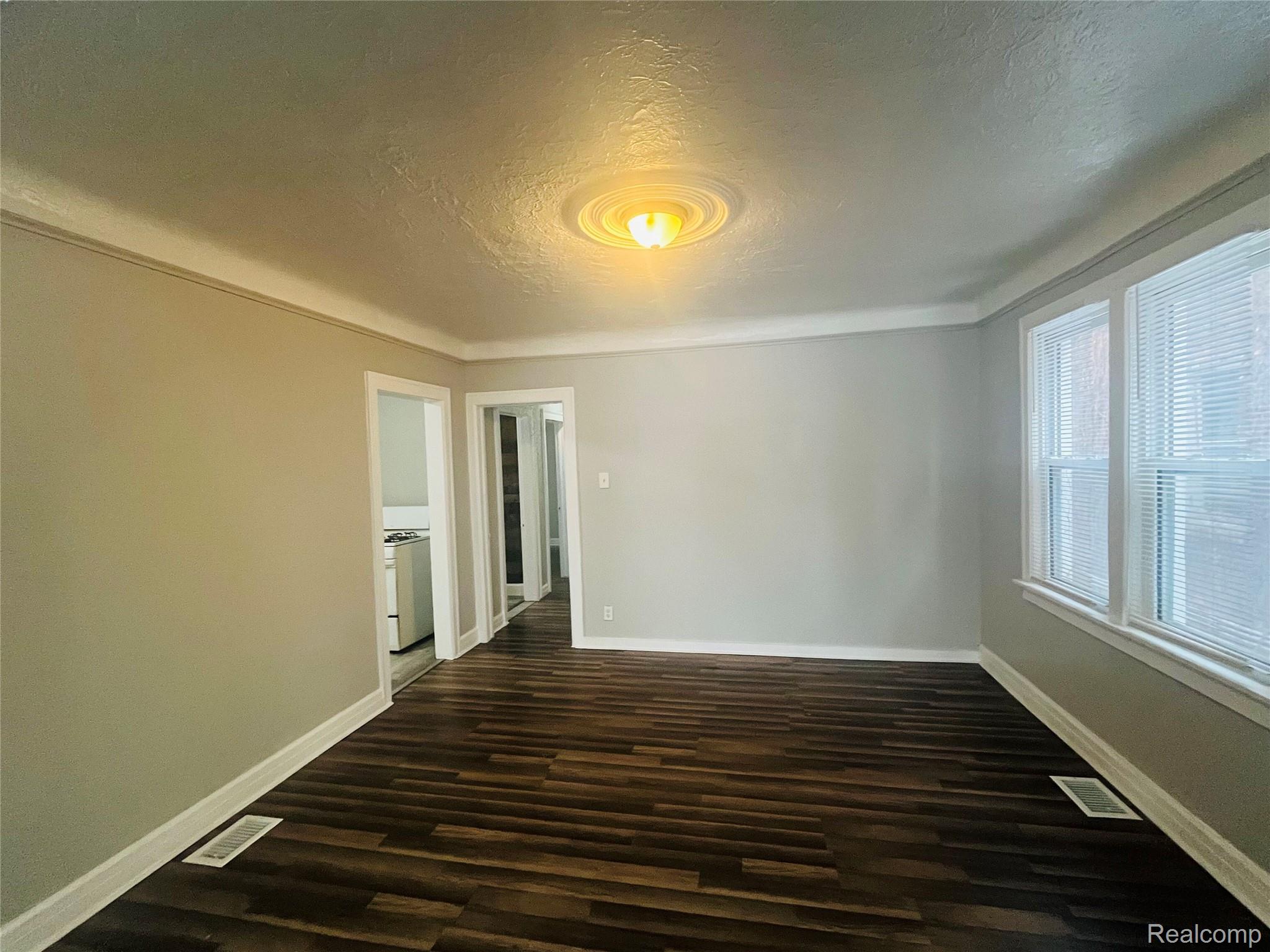 14828 Sussex Street Property Photo 6