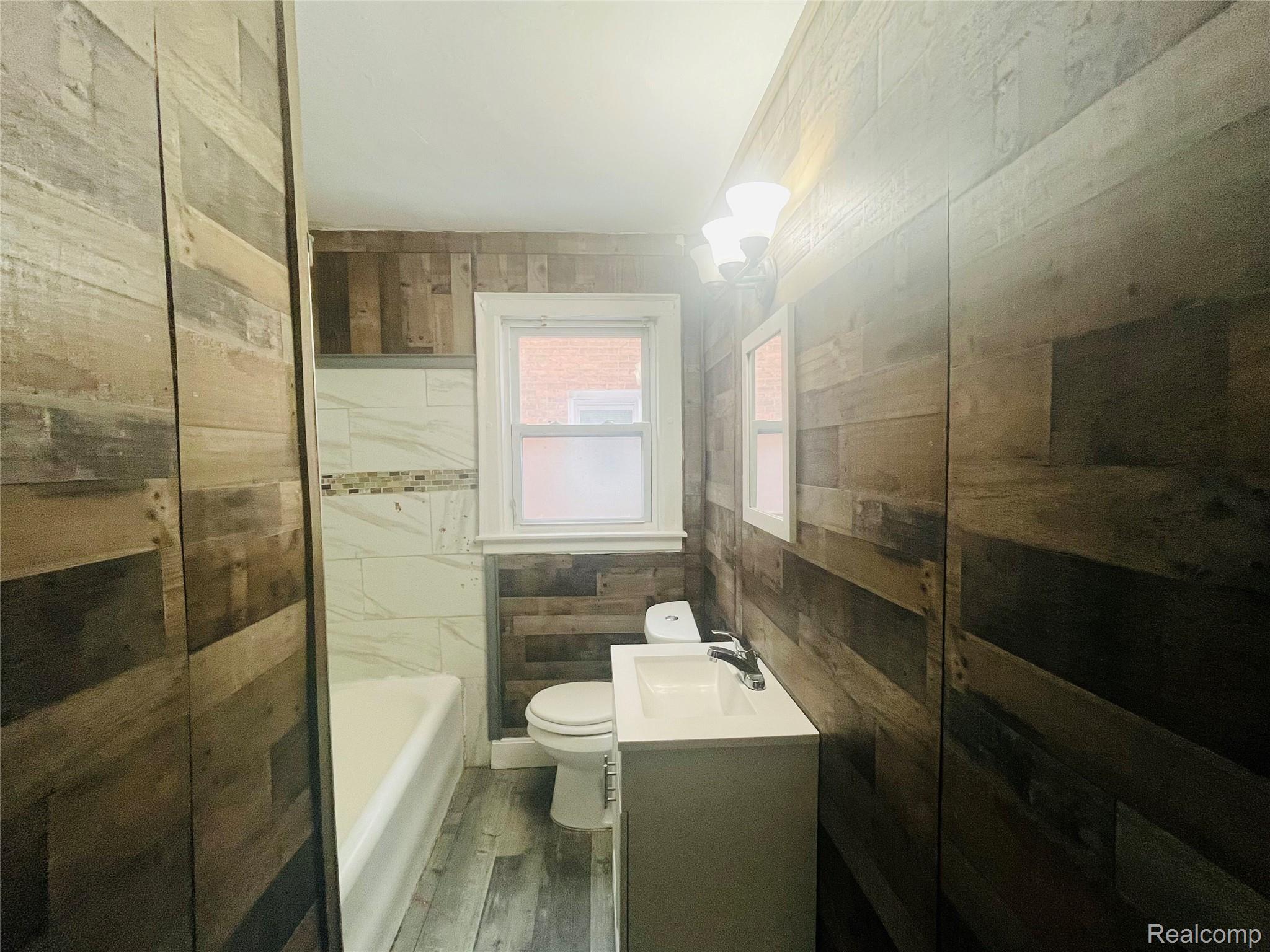 14828 Sussex Street Property Photo 8