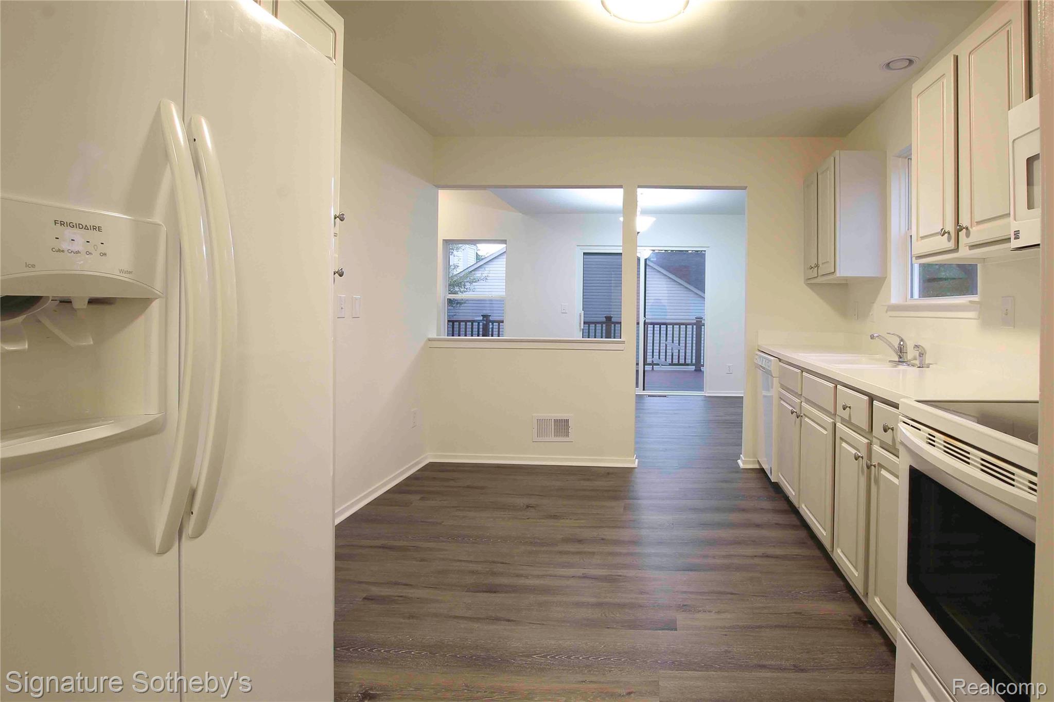 487 Woodvale Drive Property Photo 7