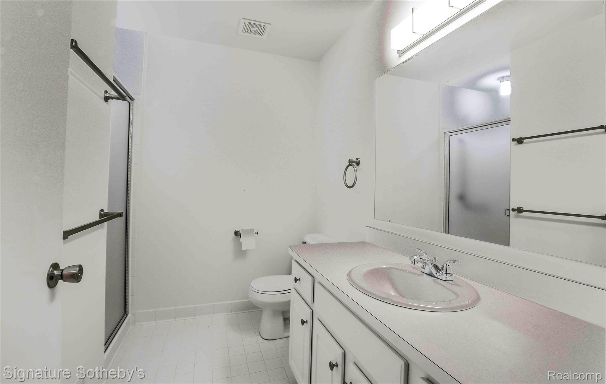 487 Woodvale Drive Property Photo 9