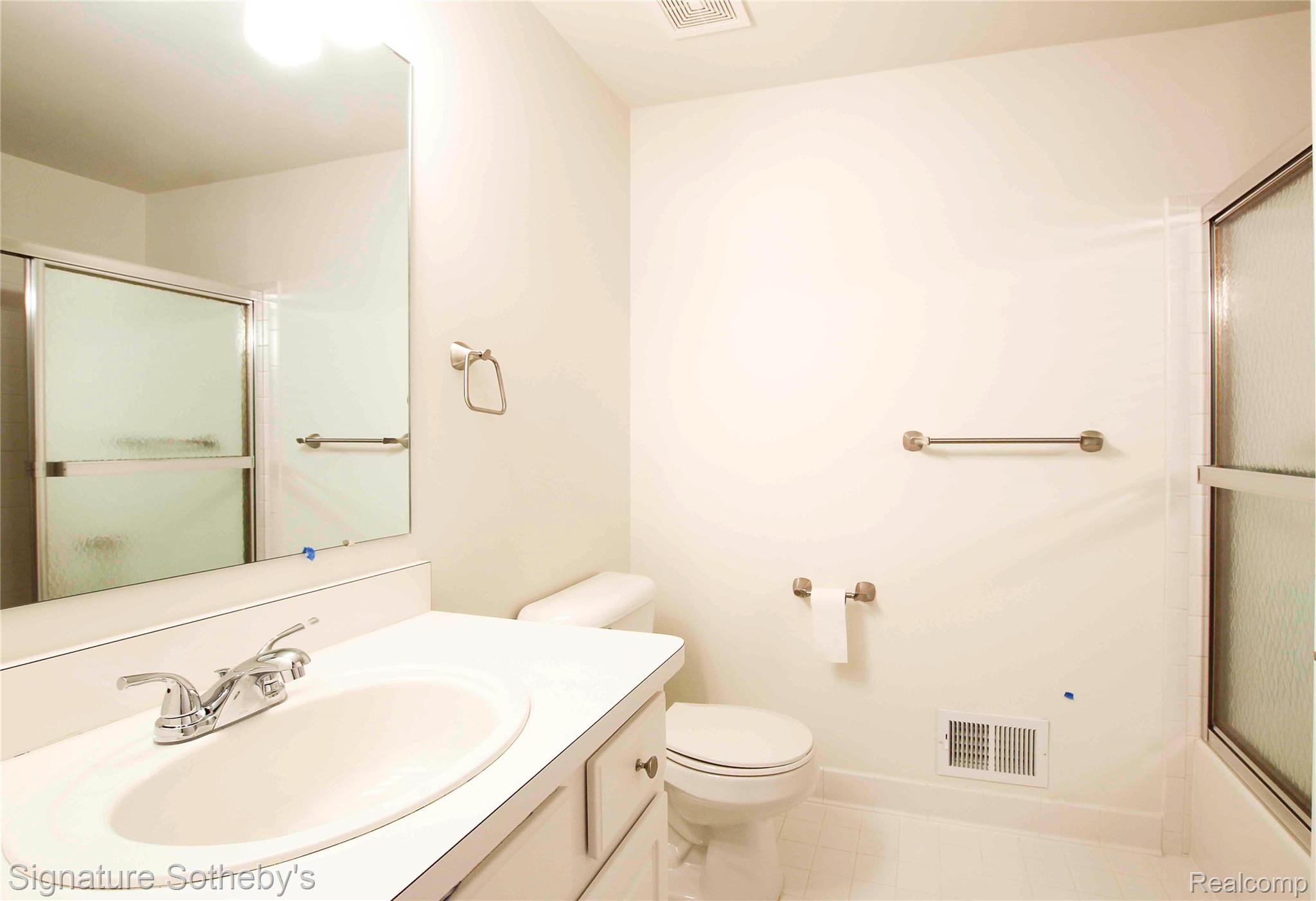 487 Woodvale Drive Property Photo 11