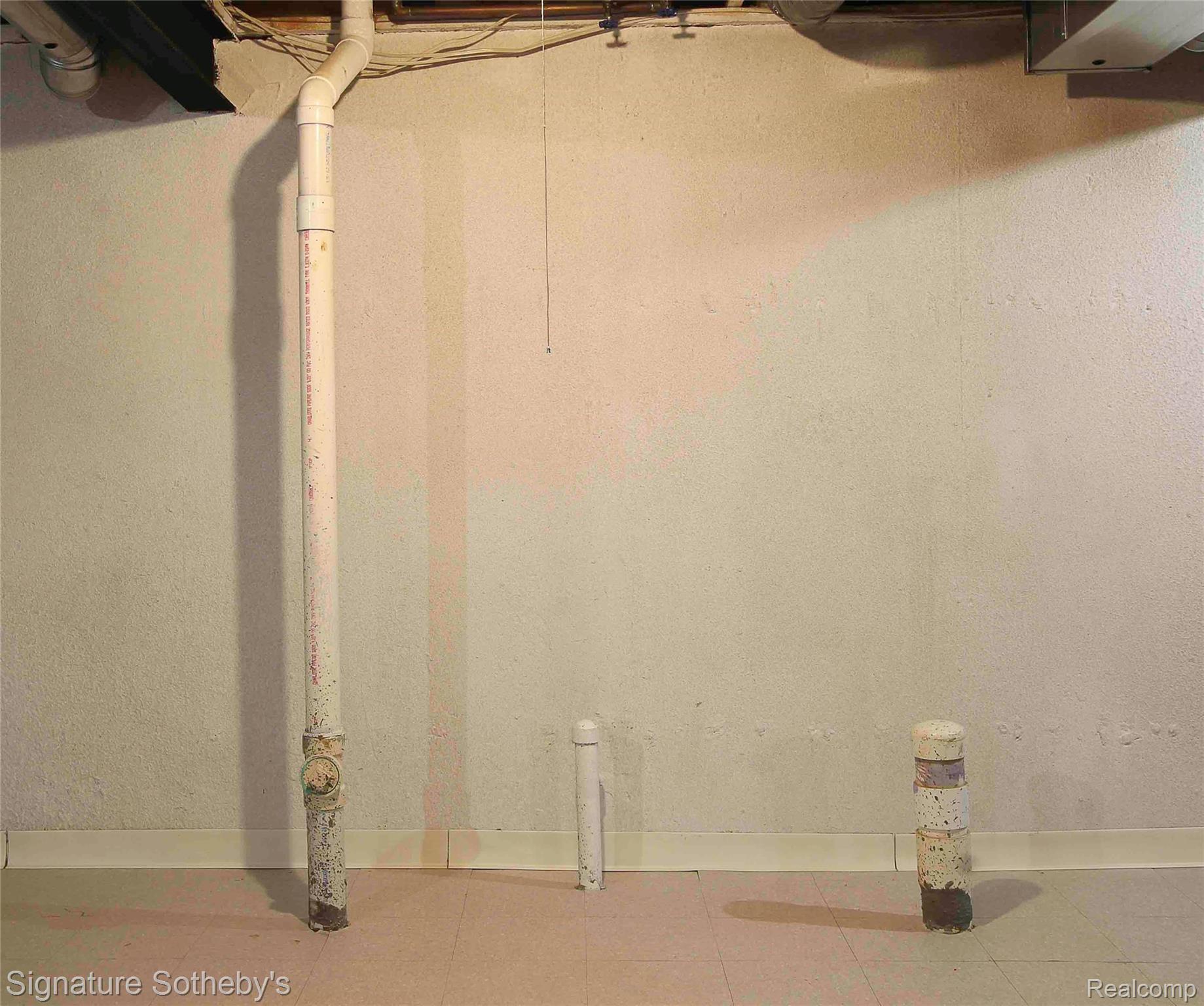 487 Woodvale Drive Property Photo 17