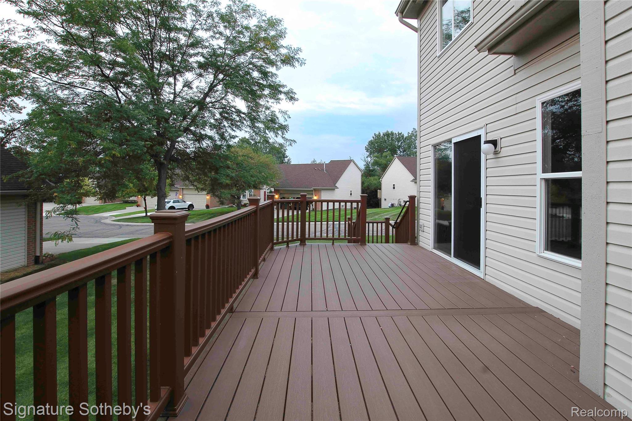 487 Woodvale Drive Property Photo 20