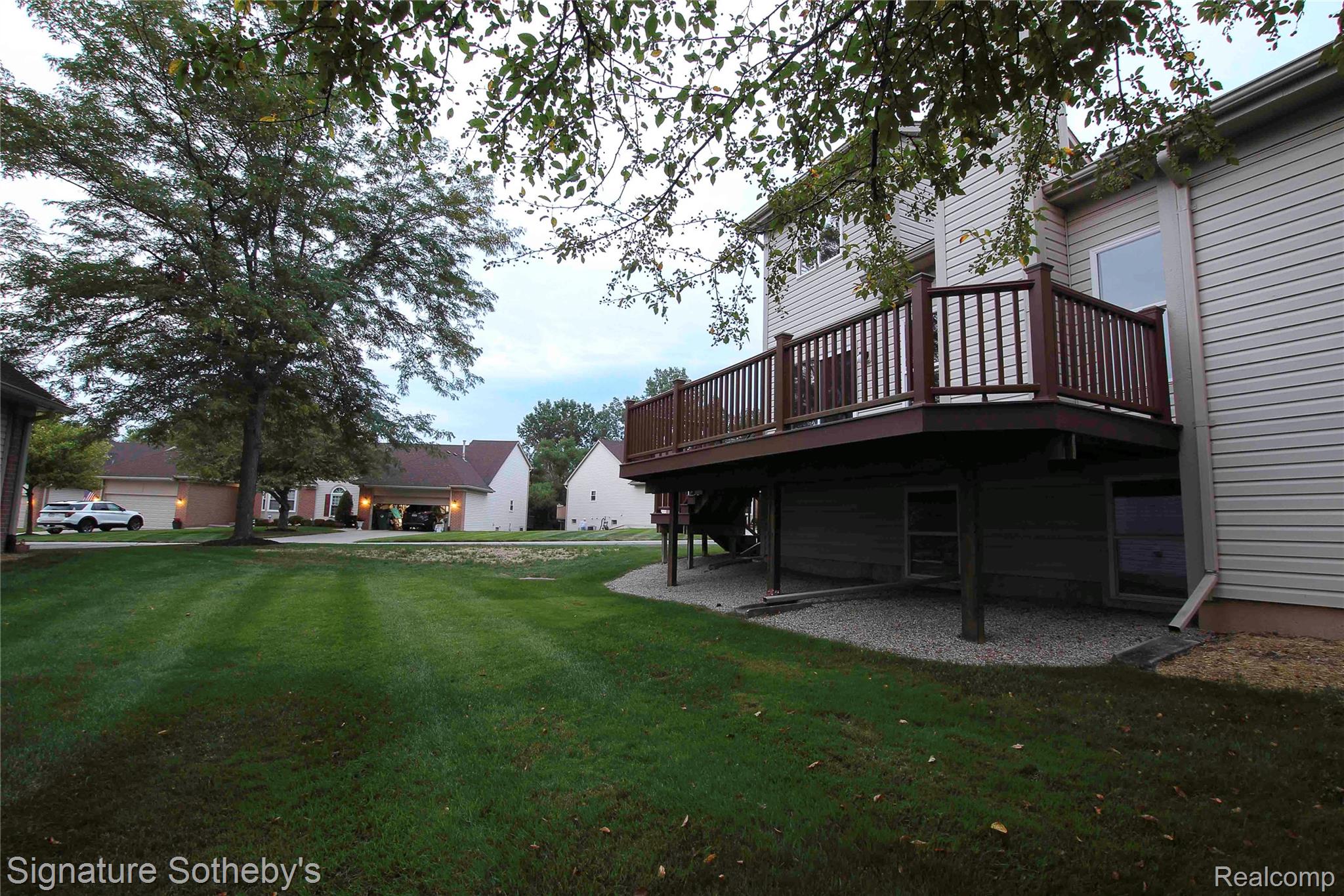 487 Woodvale Drive Property Photo 21