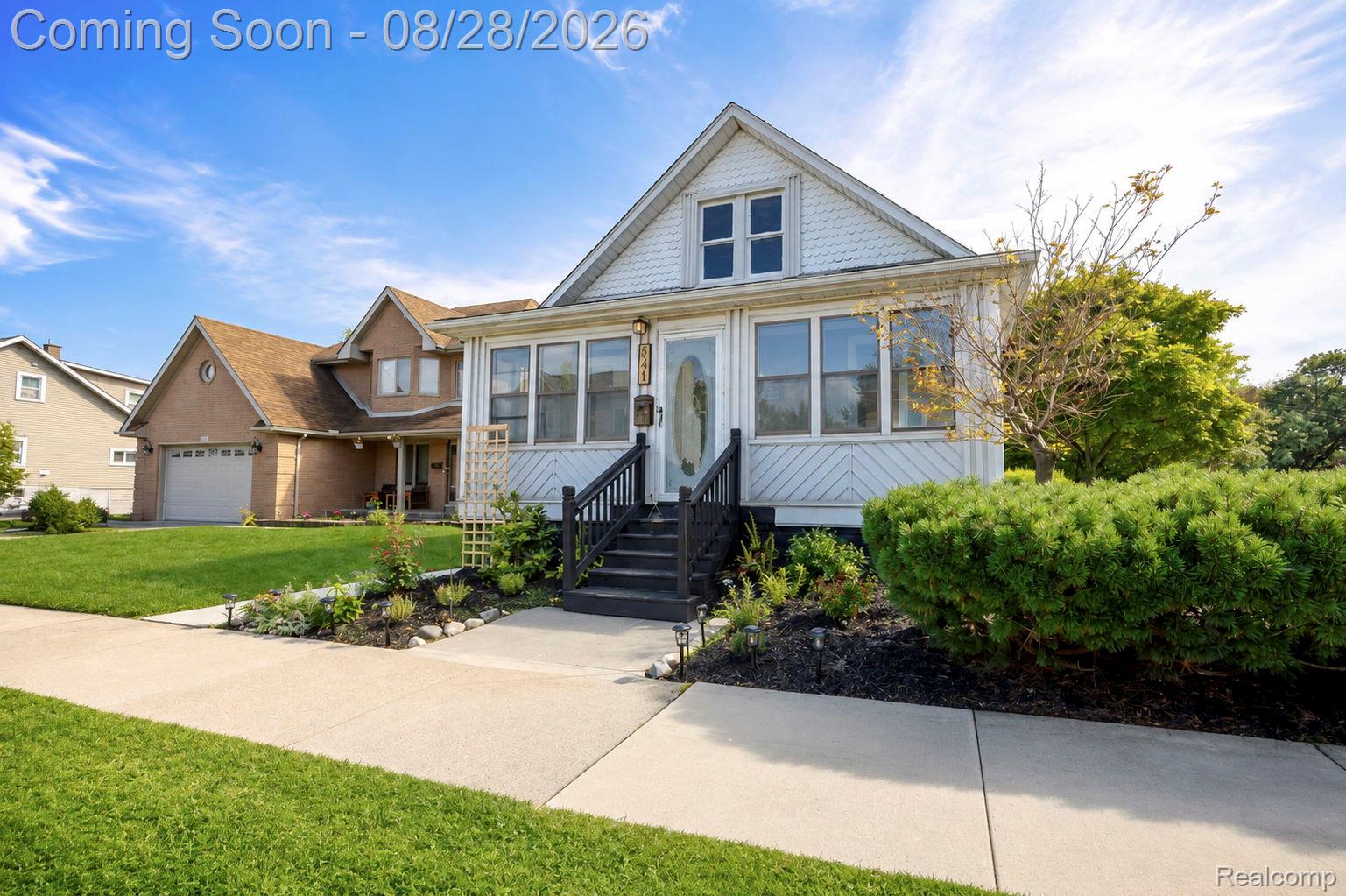 541 Clinton Street Property Photo 1
