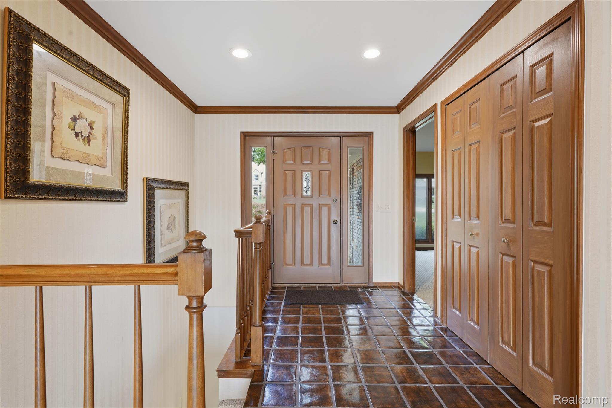 152 Overlake Property Photo 6