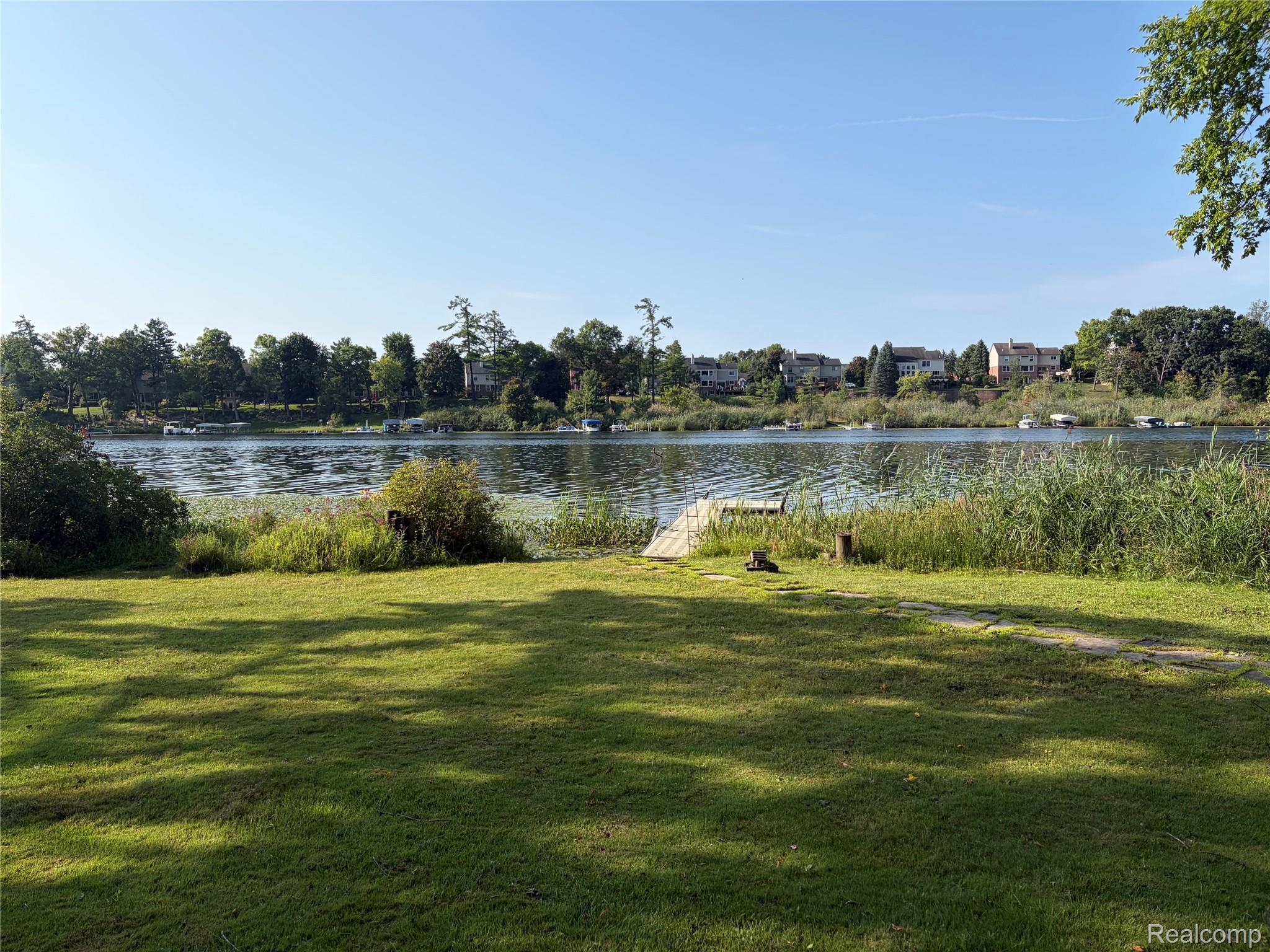 152 Overlake Property Photo 8