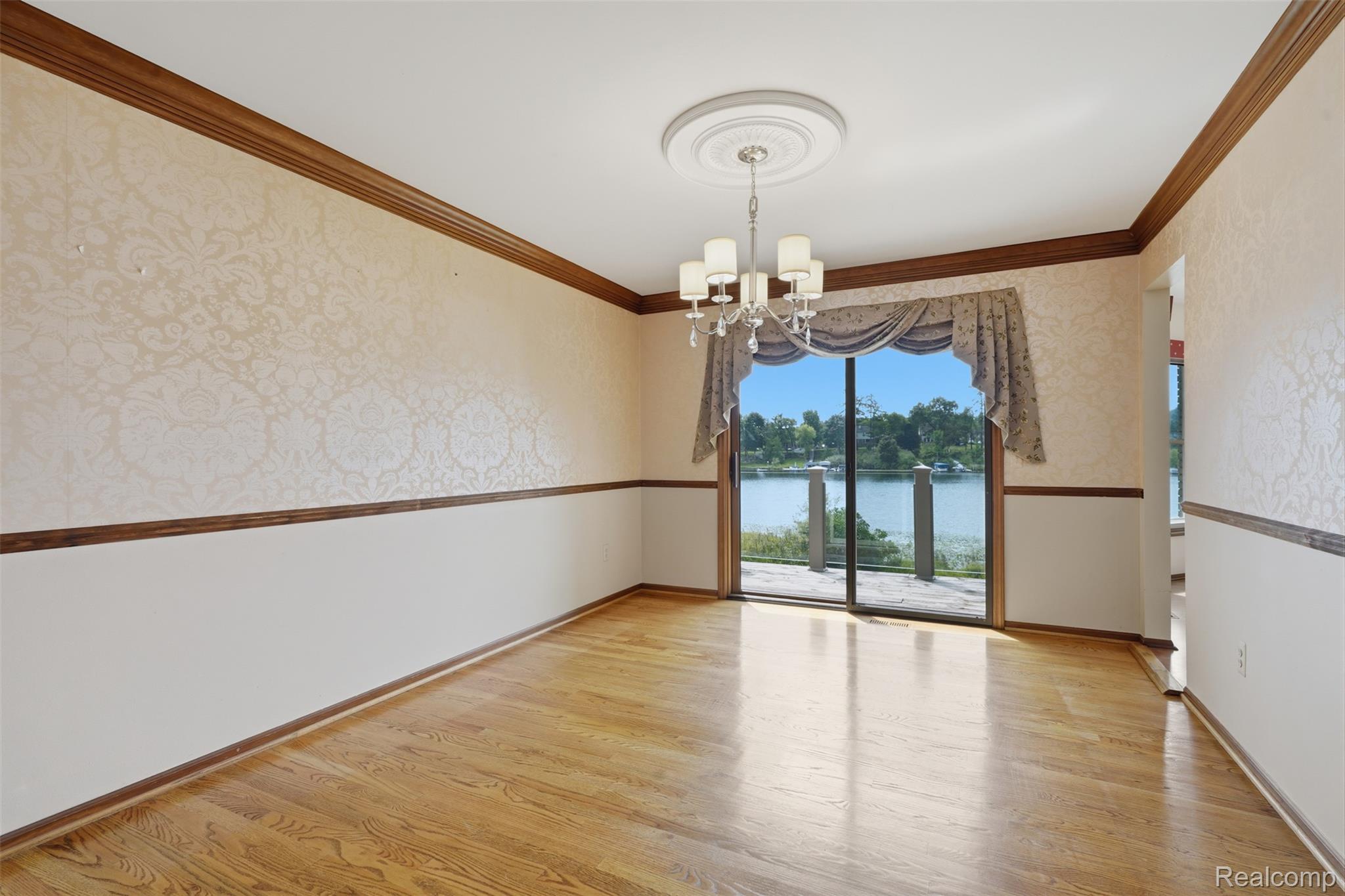 152 Overlake Property Photo 12