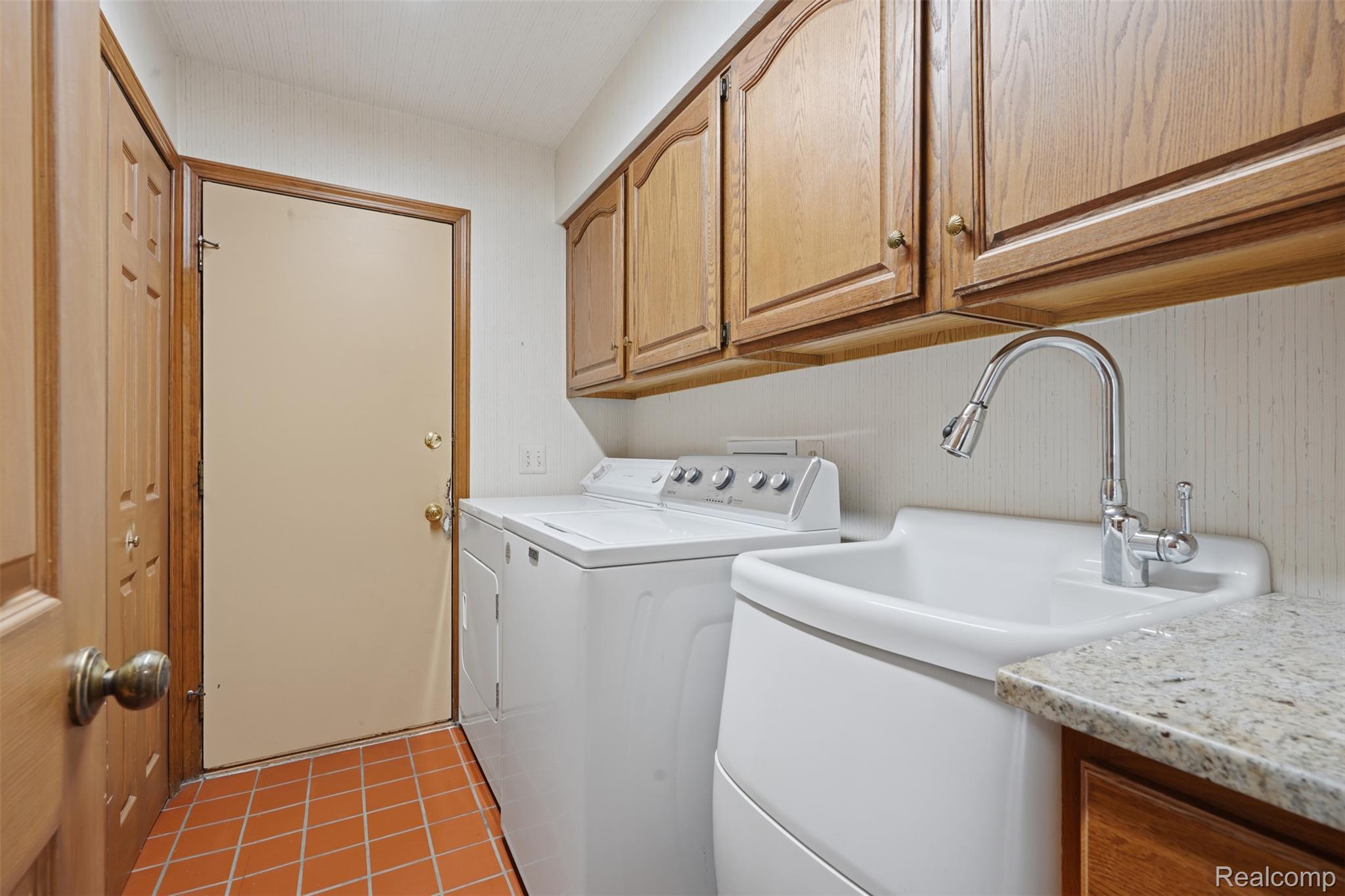 152 Overlake Property Photo 23