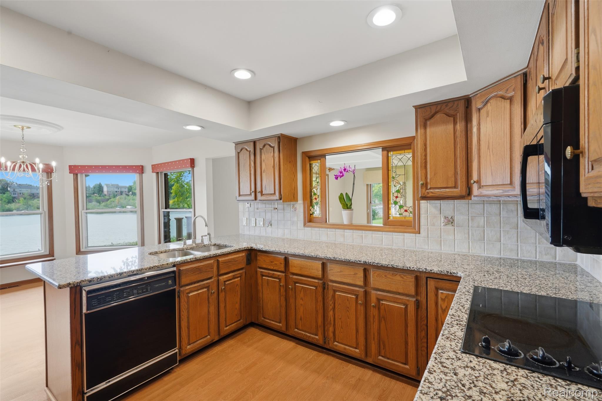 152 Overlake Property Photo 24