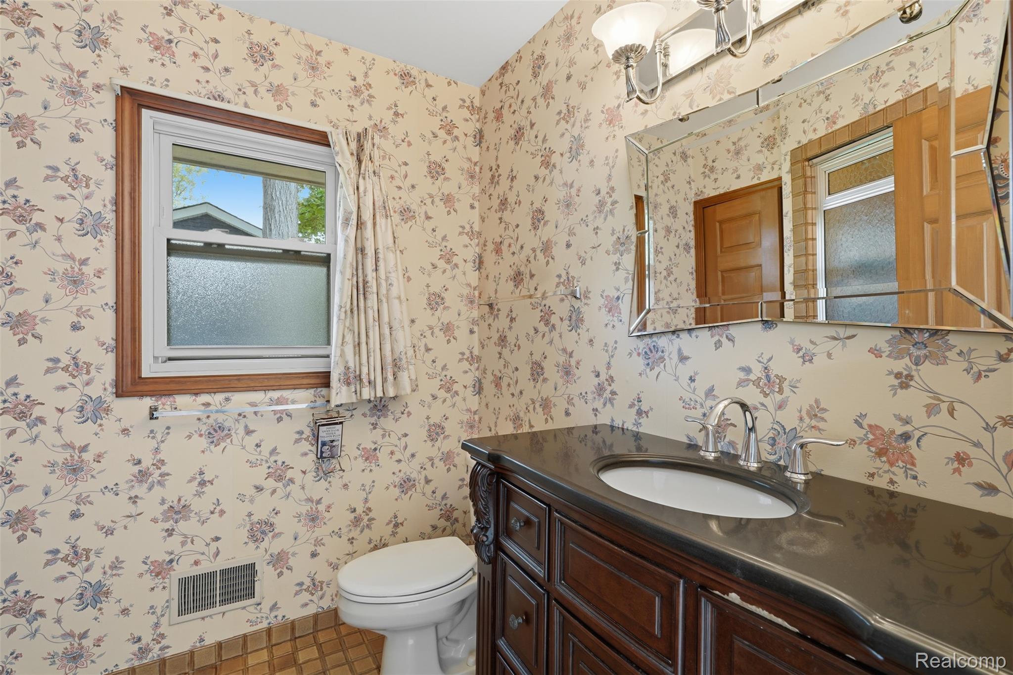 152 Overlake Property Photo 29