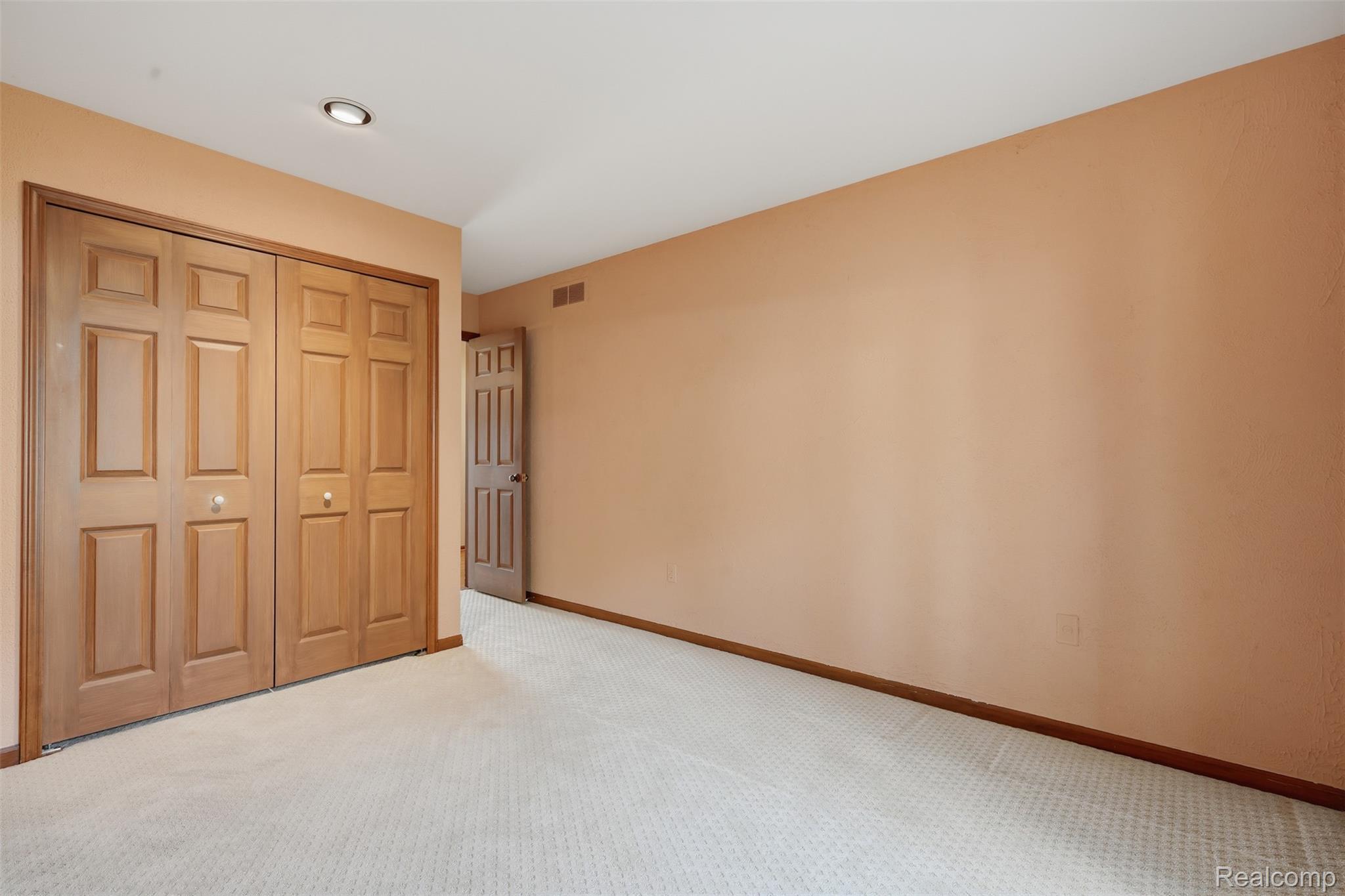 152 Overlake Property Photo 34