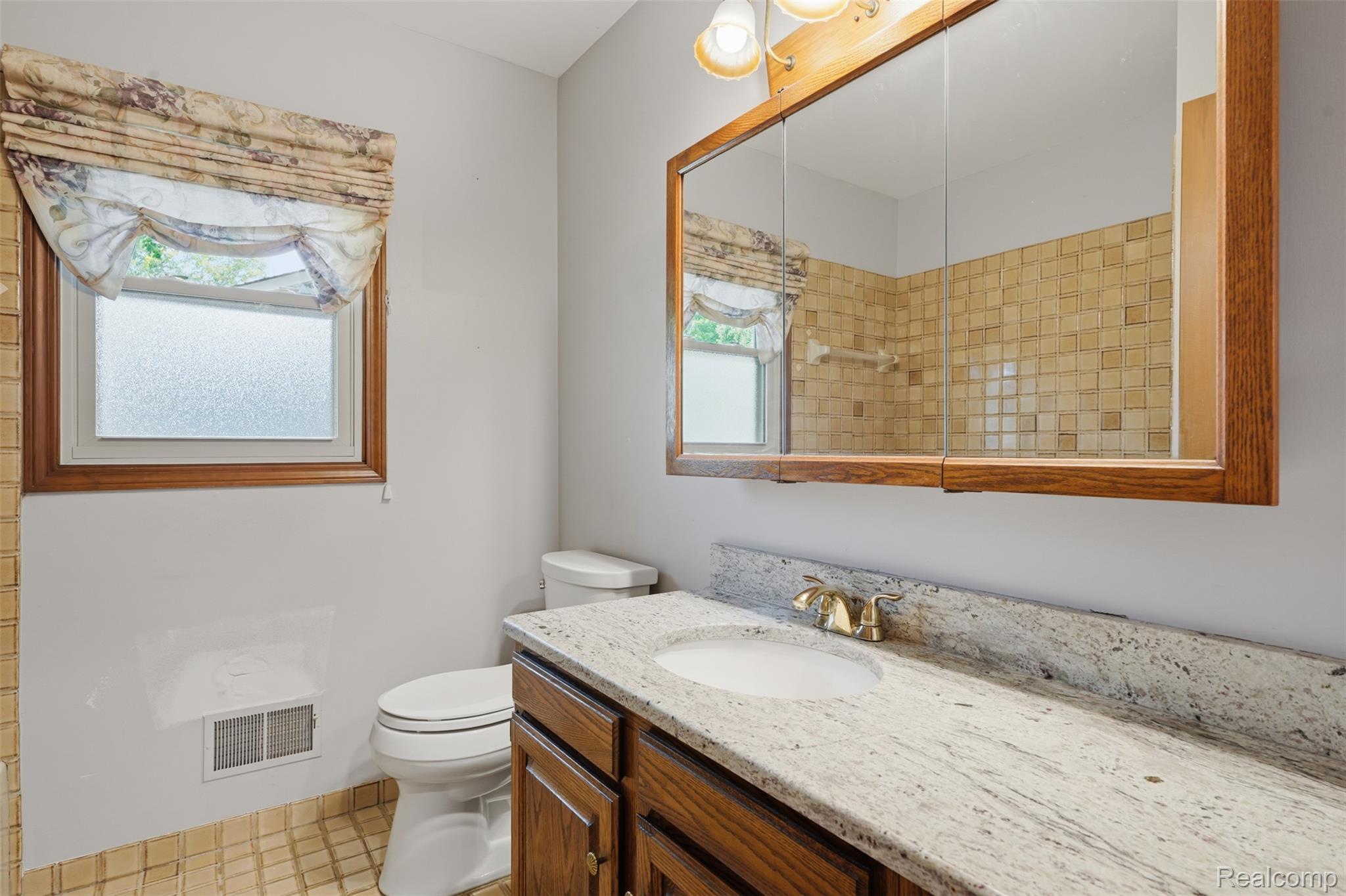 152 Overlake Property Photo 35