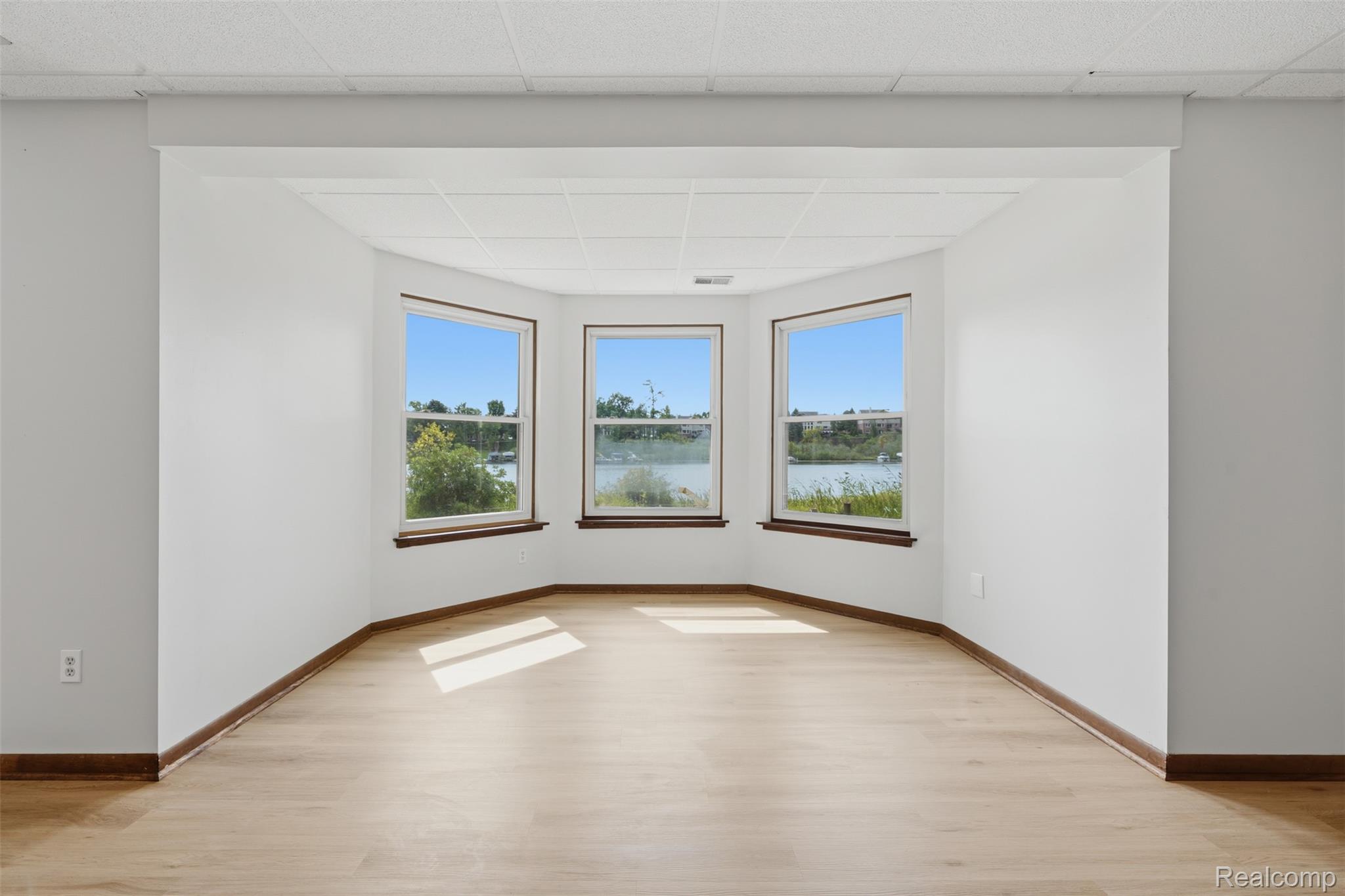 152 Overlake Property Photo 43
