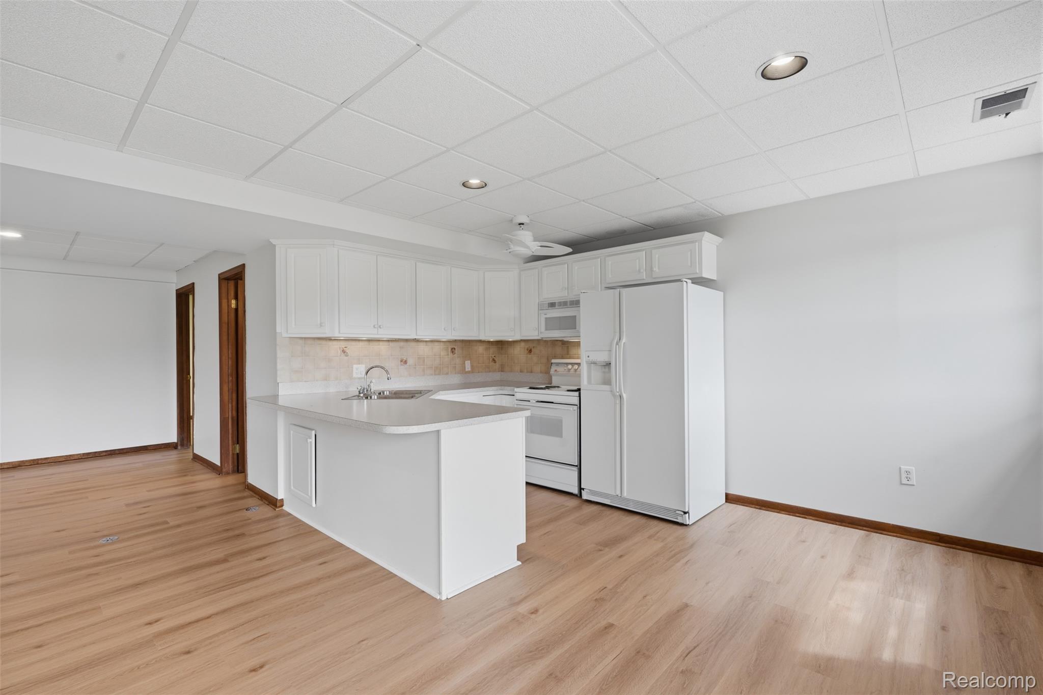 152 Overlake Property Photo 44