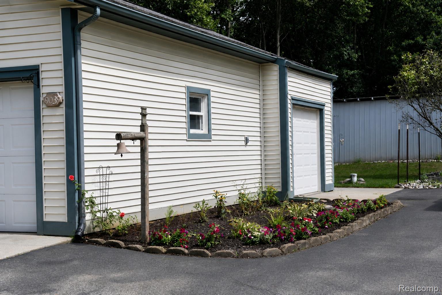 9039 Peer Road Property Photo 4