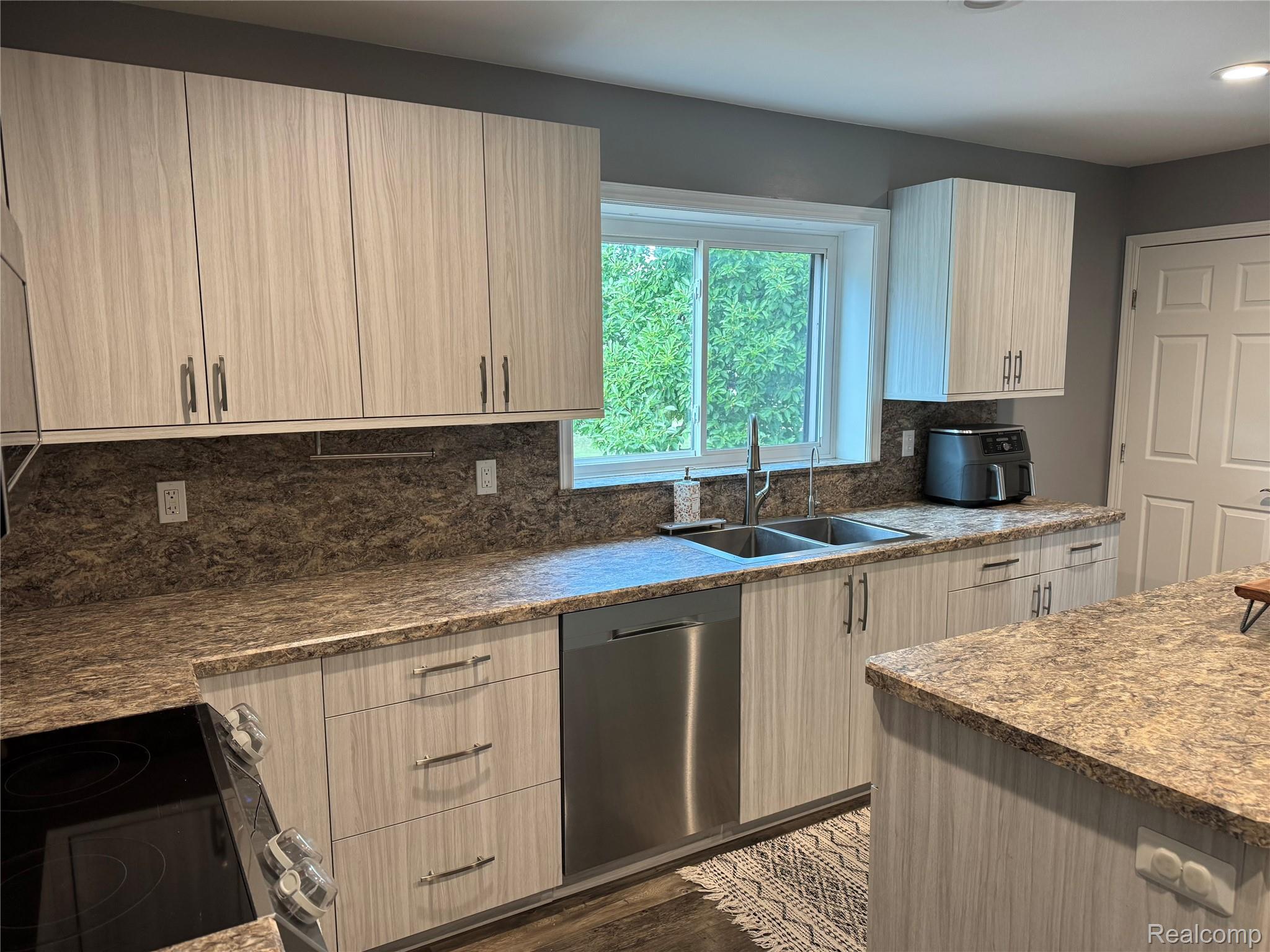 1712 Peppermill Road Property Photo 11