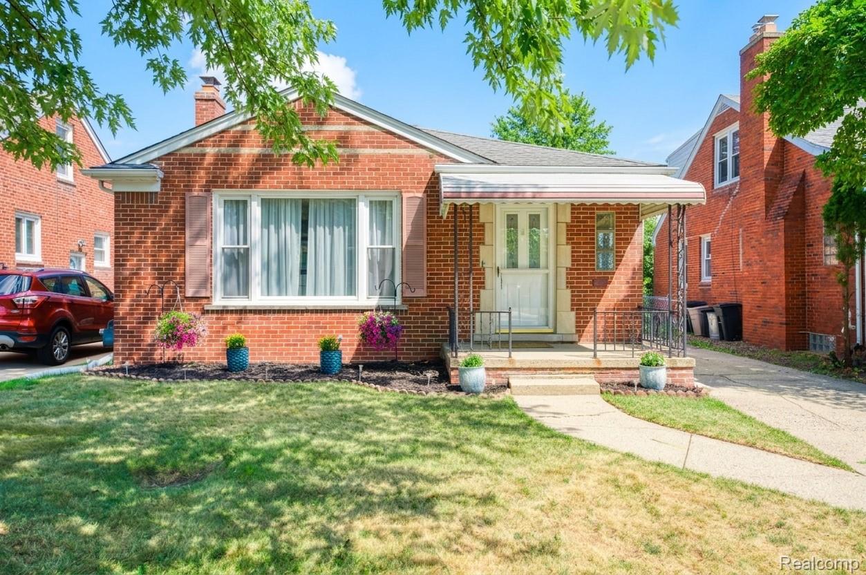 20871 Beaufait Street Property Photo 1