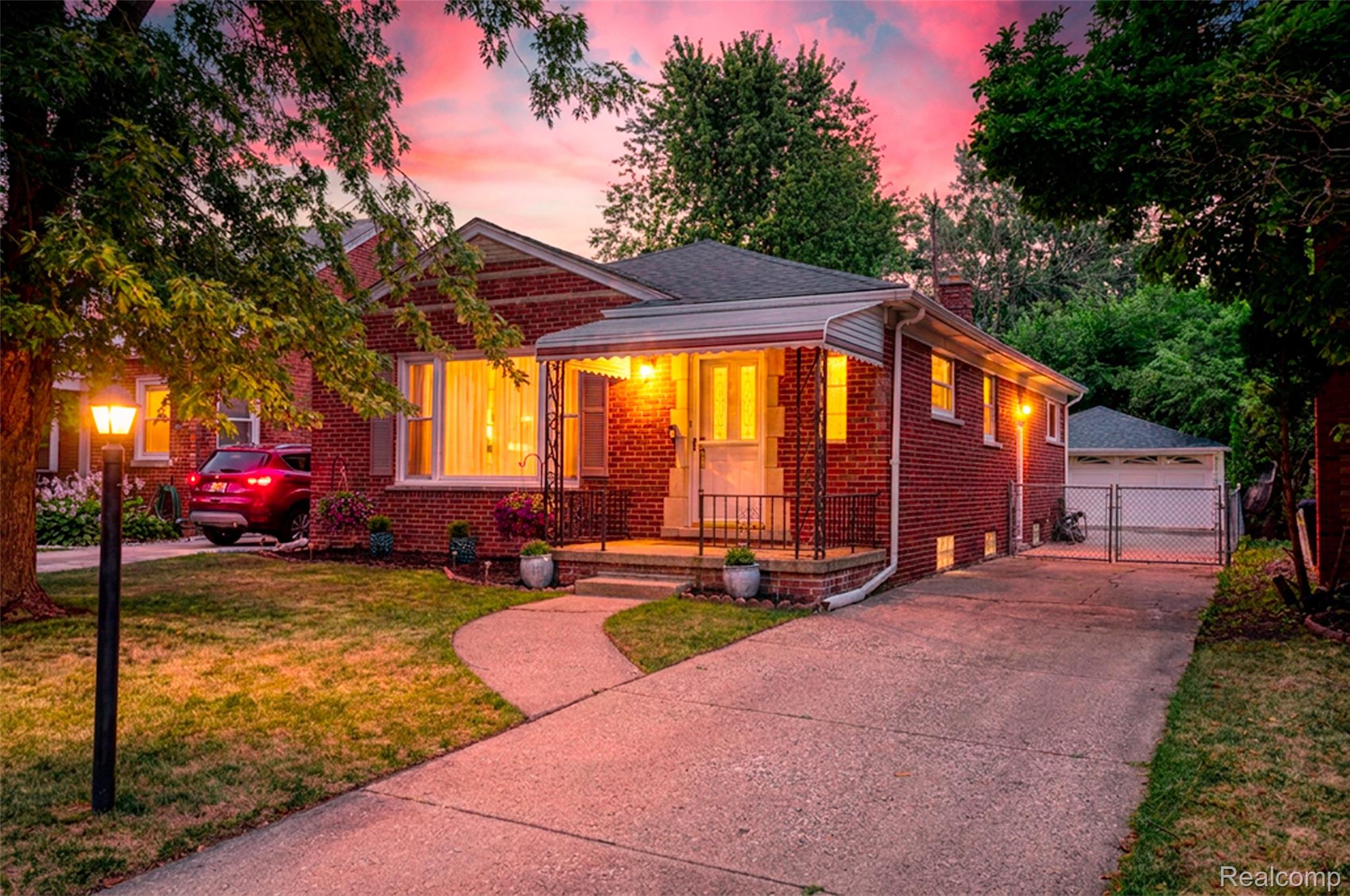 20871 Beaufait Street Property Photo 2