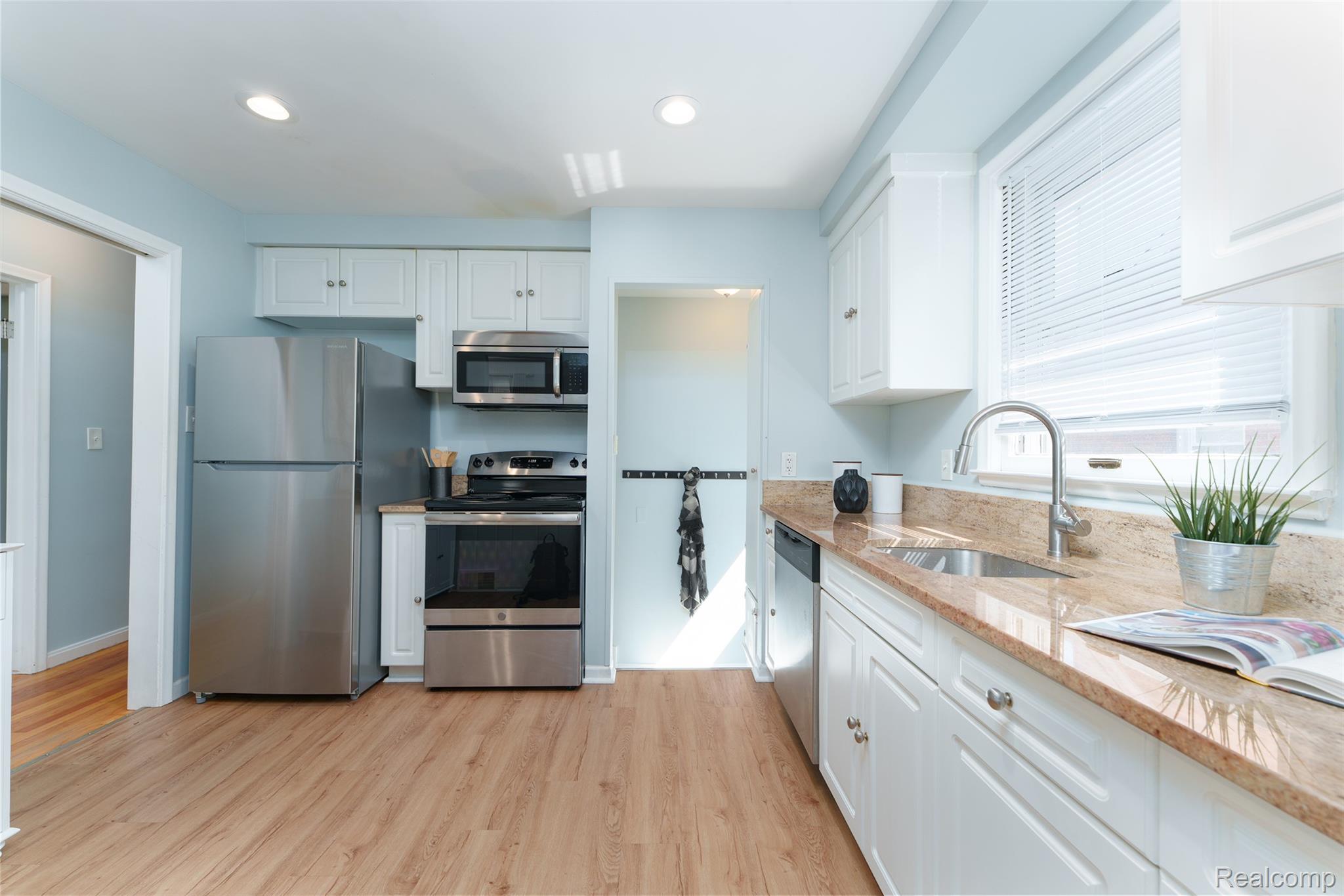 20871 Beaufait Street Property Photo 11