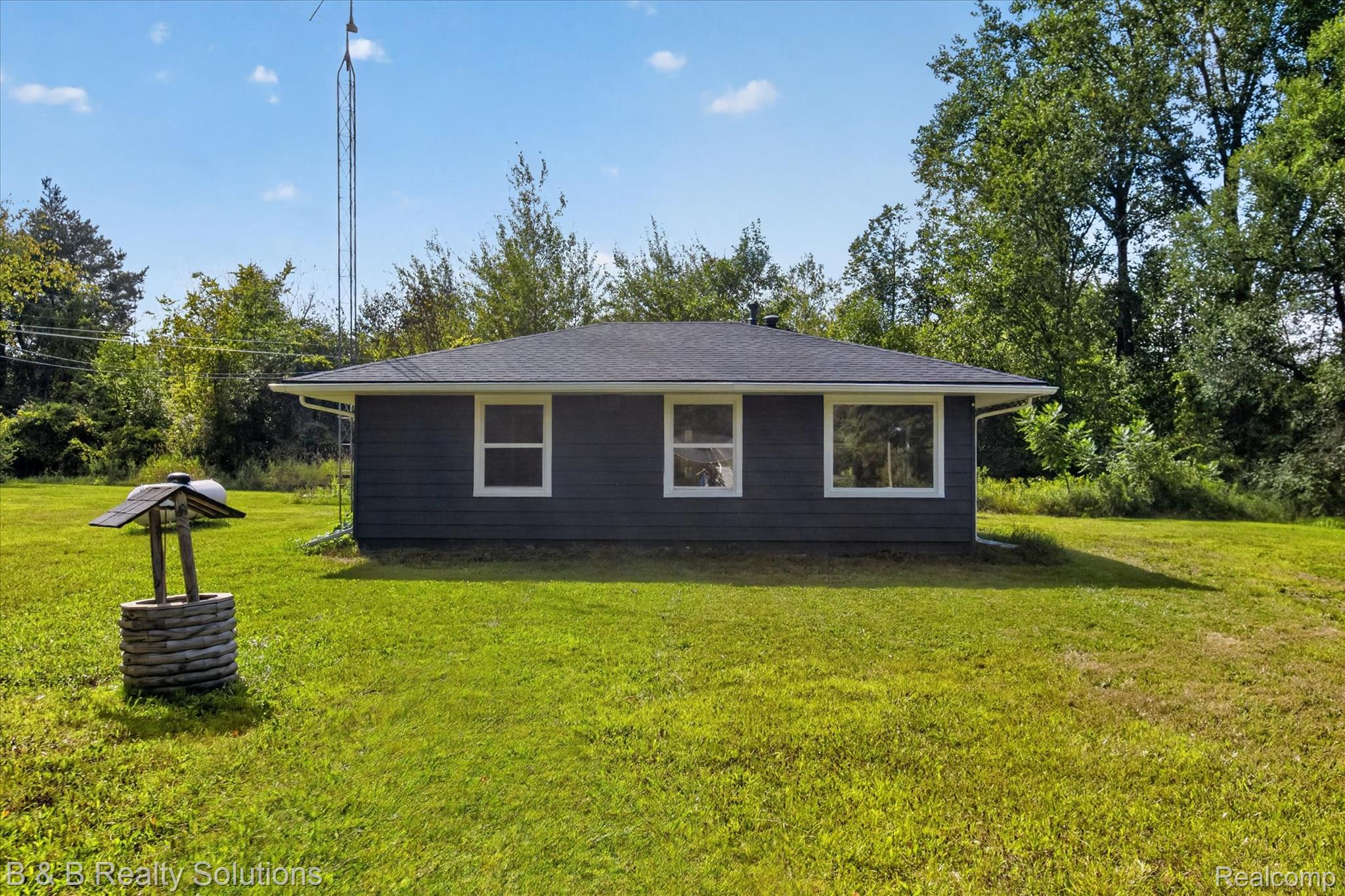4644 Hillcrest Drive Property Photo 1