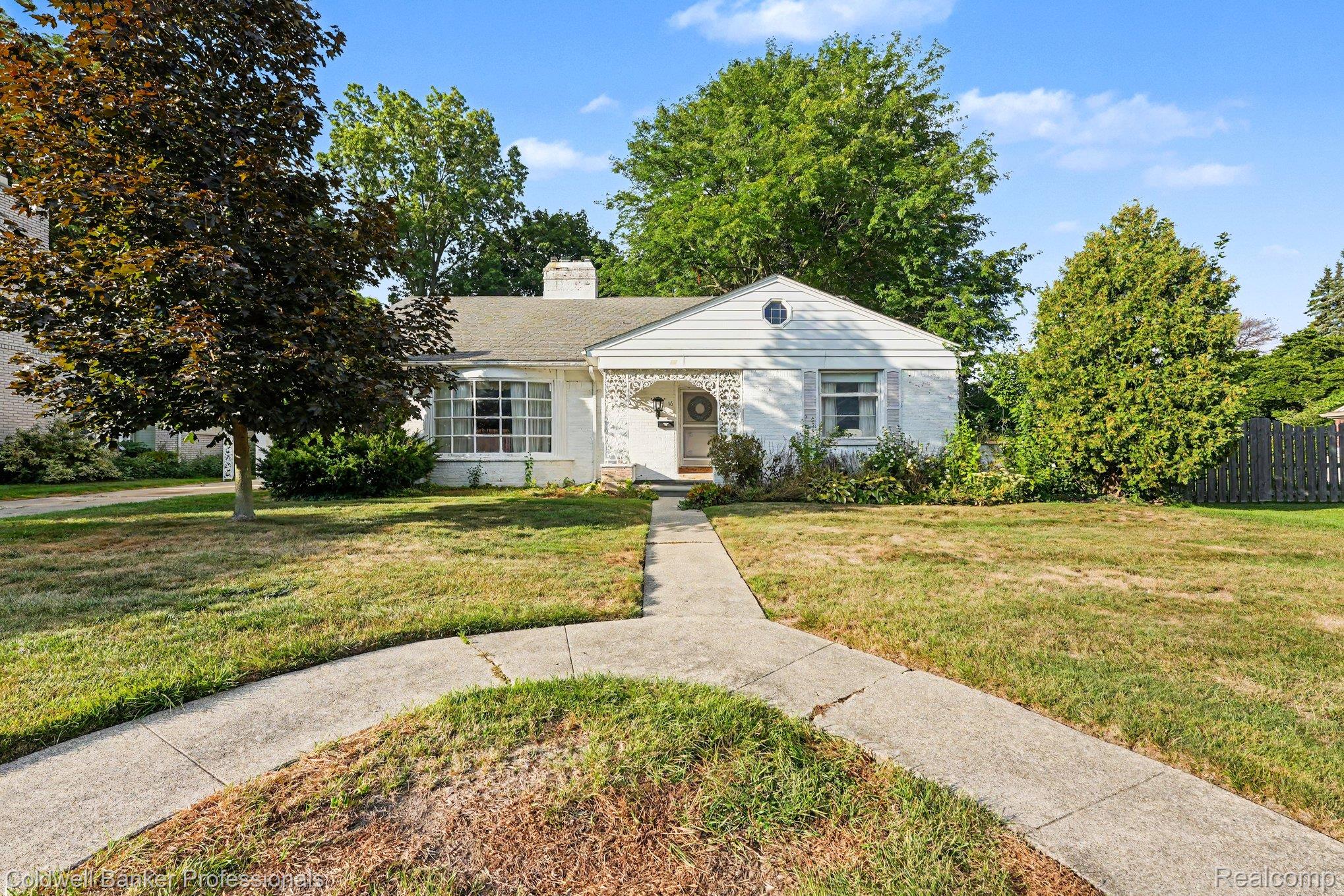 16 Hawthorne Road Property Photo 1