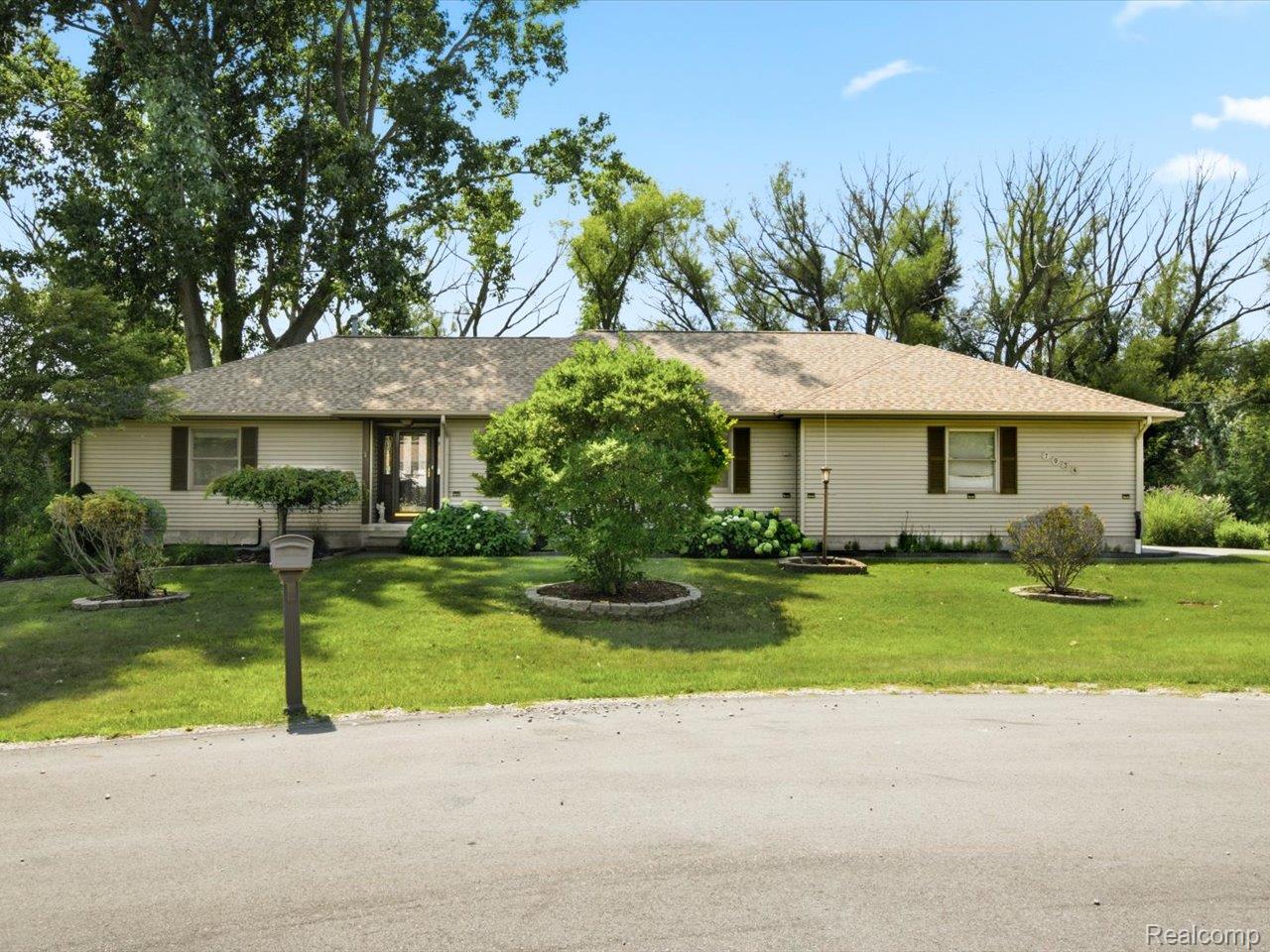 7034 Lake Street Property Photo 1