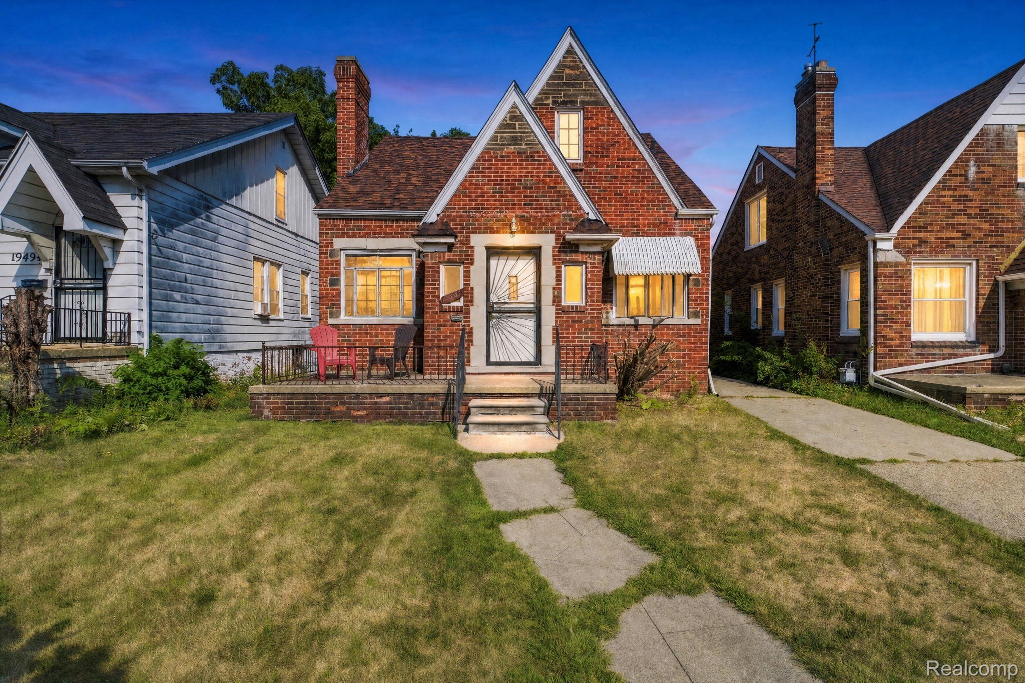 19486 Packard Street Property Photo 1